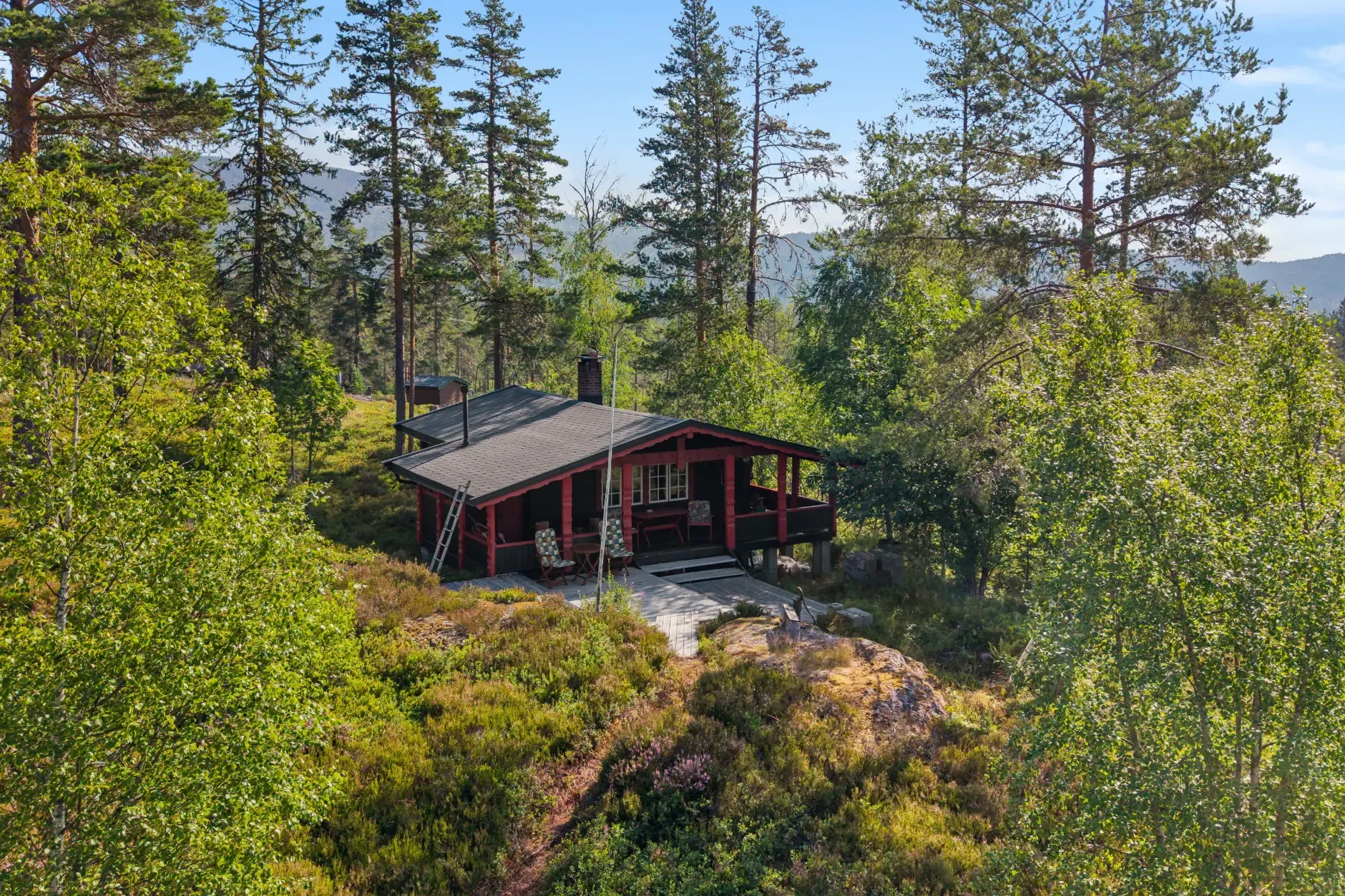 1970s Norwegian Cabin with Rustic Appeal and Two Bedrooms in Kongsberg - Image 3