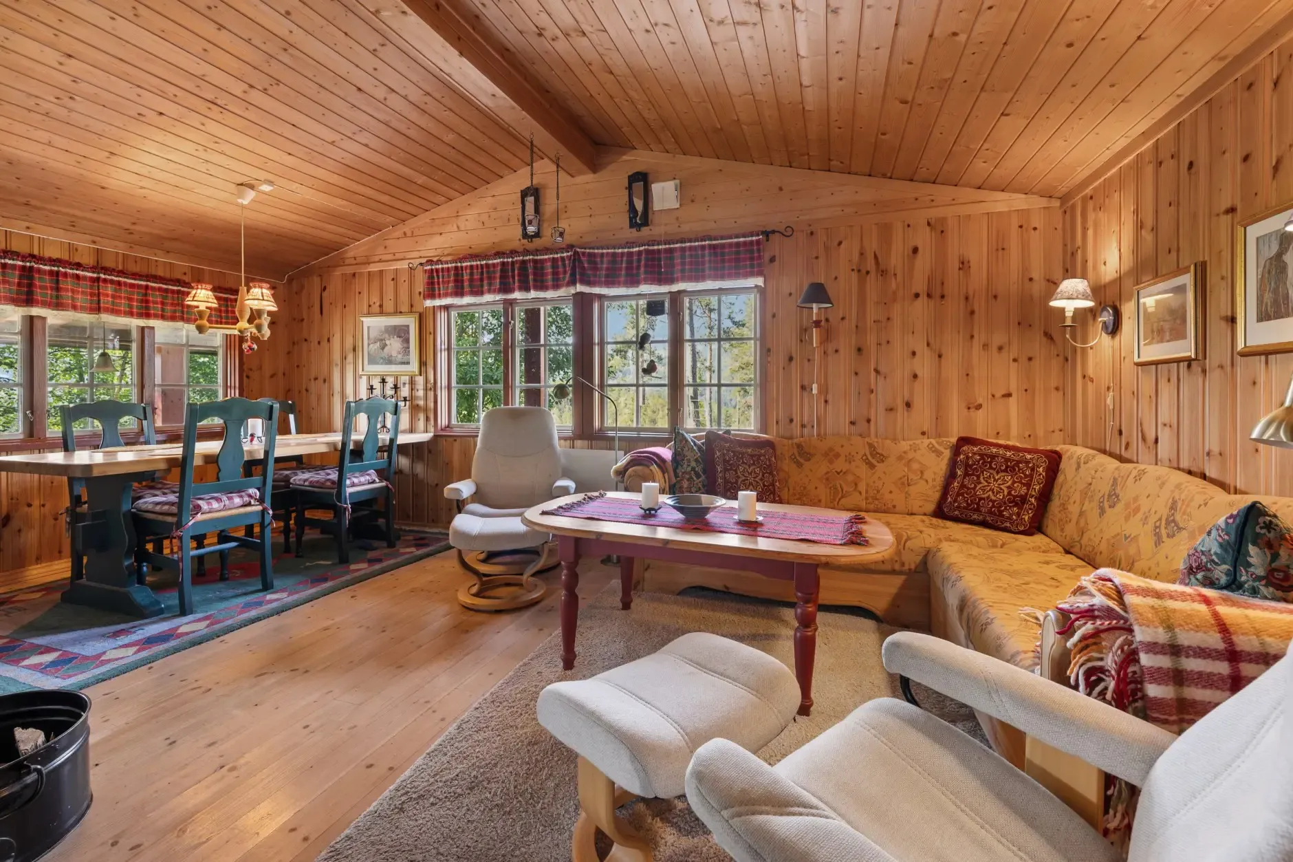1970s Norwegian Cabin with Rustic Appeal and Two Bedrooms in Kongsberg - View image 8 of 29
