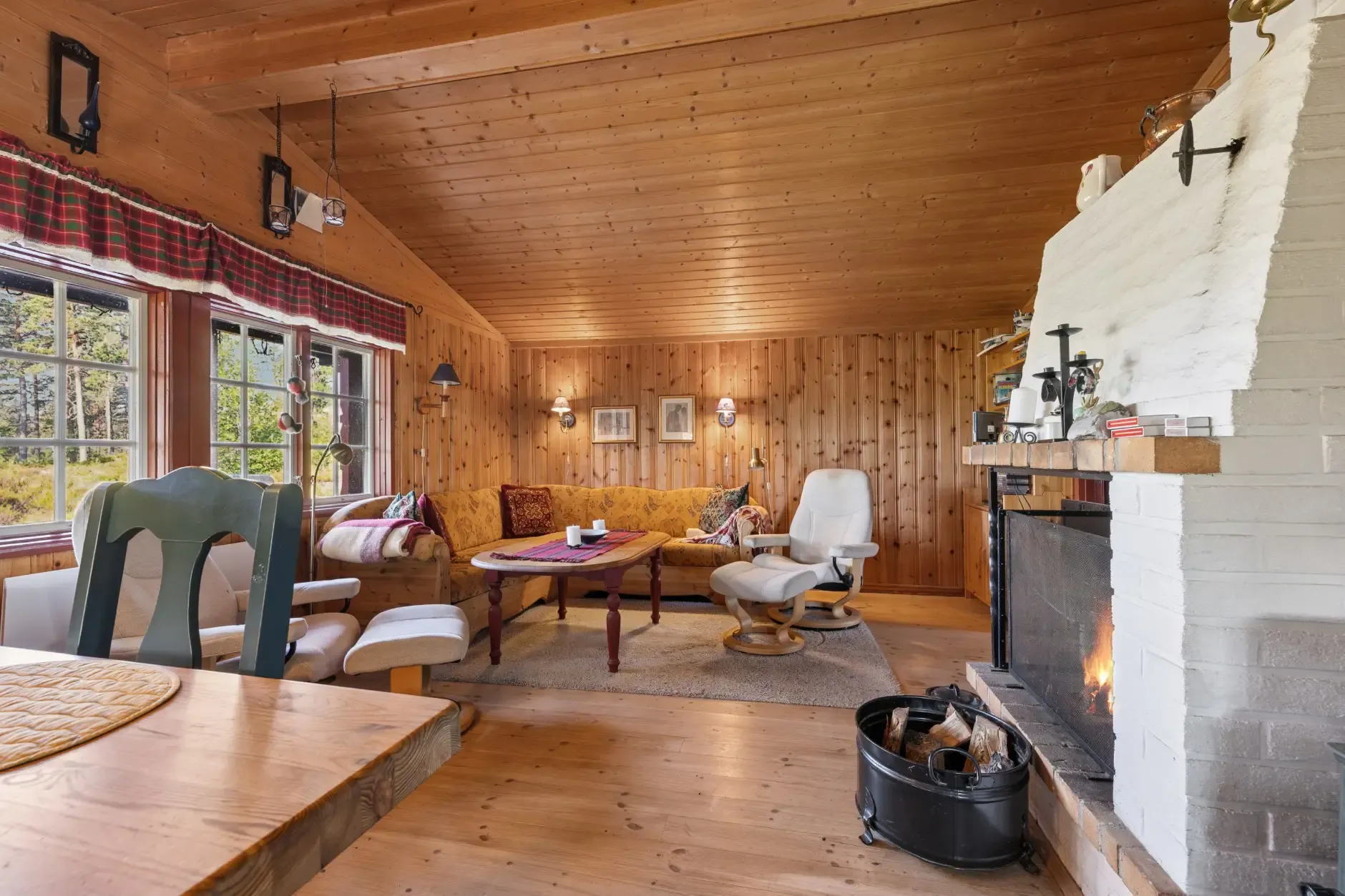 1970s Norwegian Cabin with Rustic Appeal and Two Bedrooms in Kongsberg - View image 10 of 29