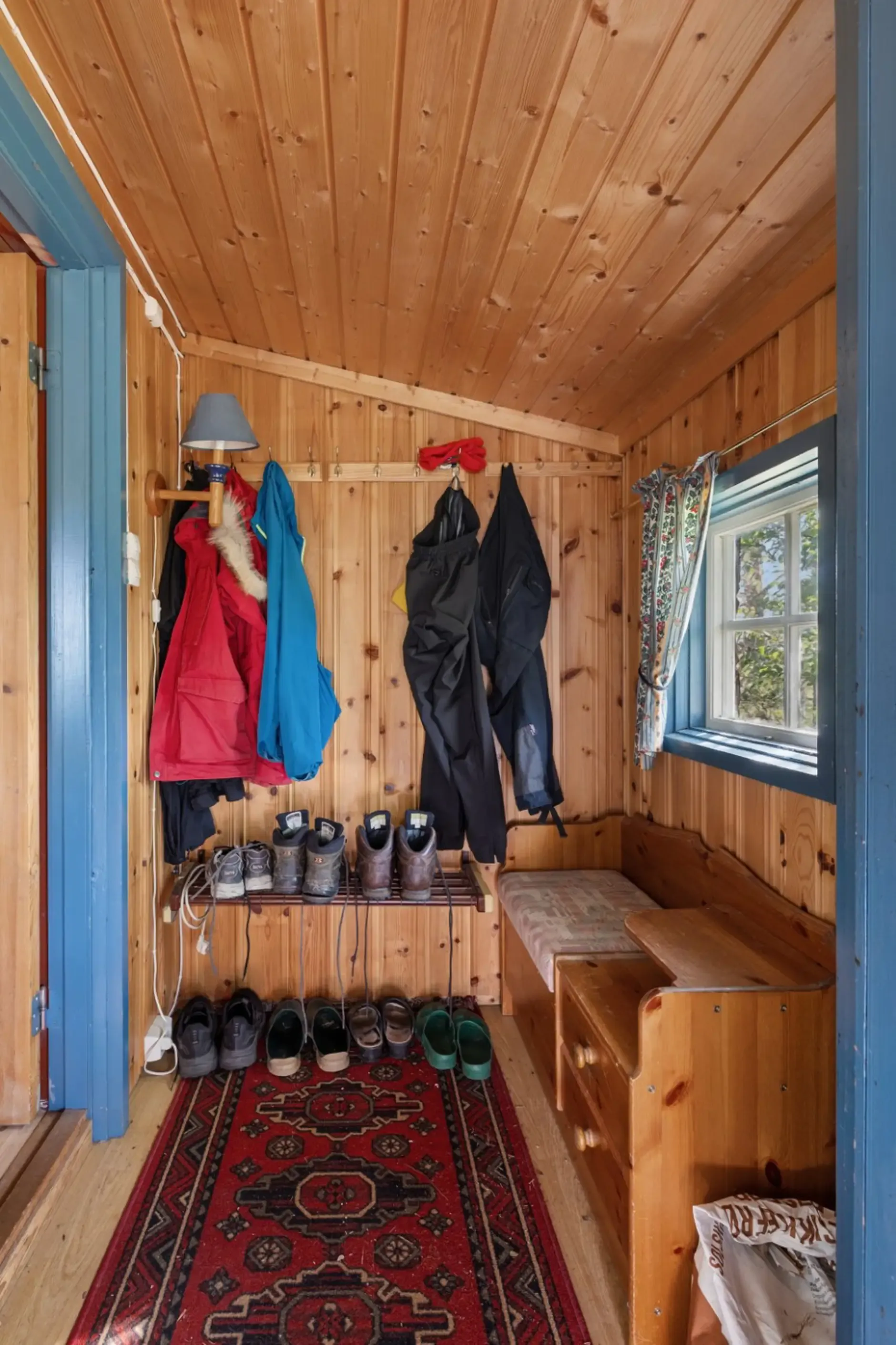1970s Norwegian Cabin with Rustic Appeal and Two Bedrooms in Kongsberg - View image 20 of 29
