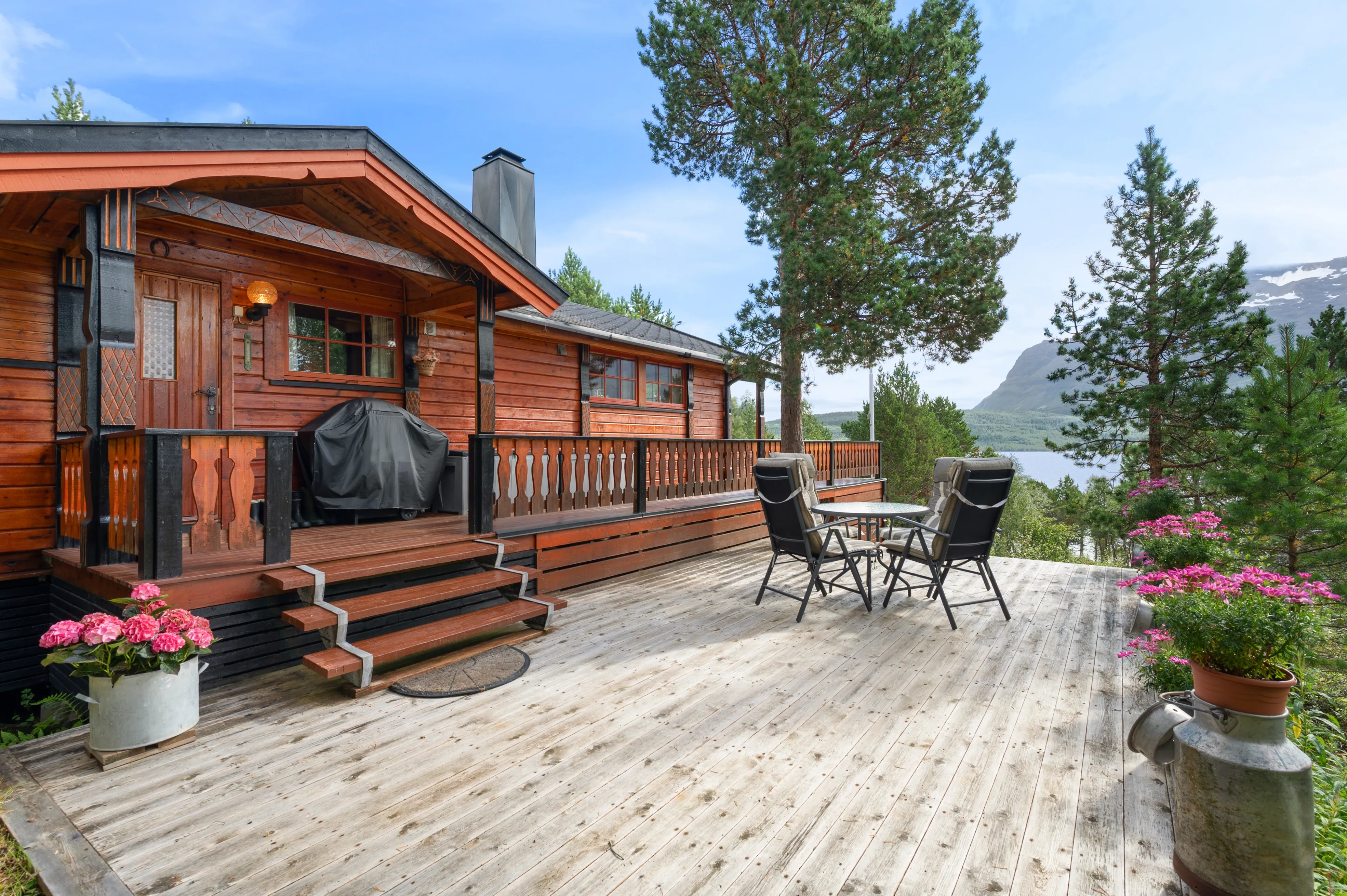 Scandinavian Cabin with Expansive Grounds in Grovfjord, Norway - Image 2