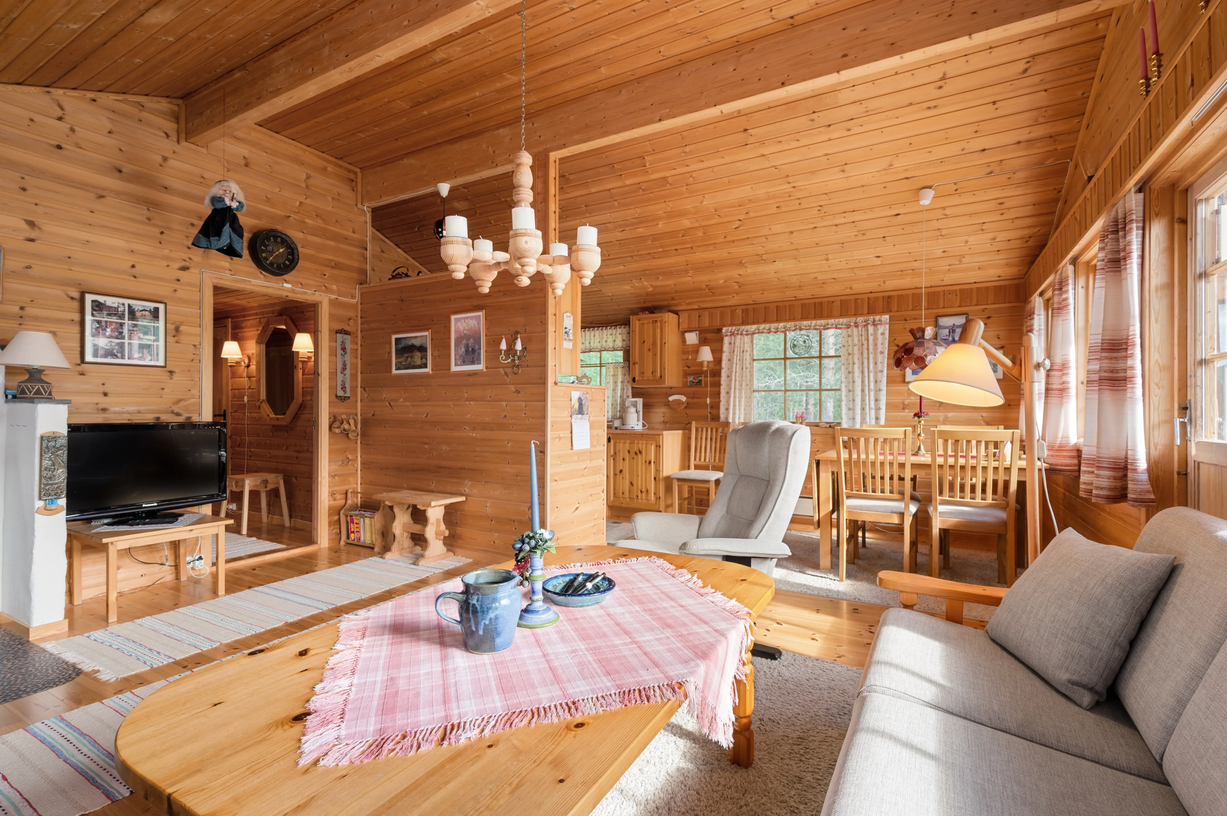 Scandinavian Cabin with Expansive Grounds in Grovfjord, Norway - View image 10 of 46