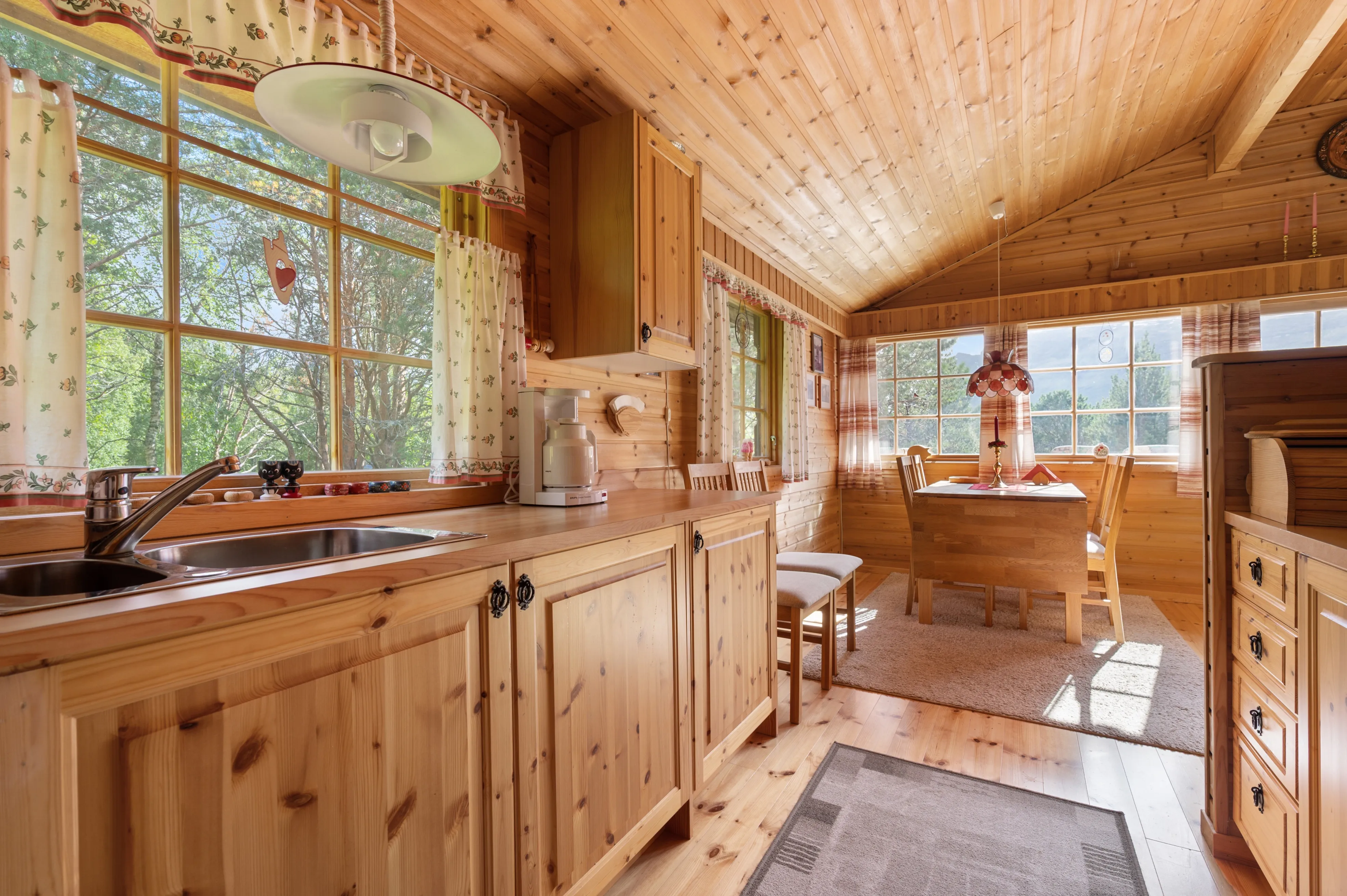 Scandinavian Cabin with Expansive Grounds in Grovfjord, Norway - View image 12 of 46