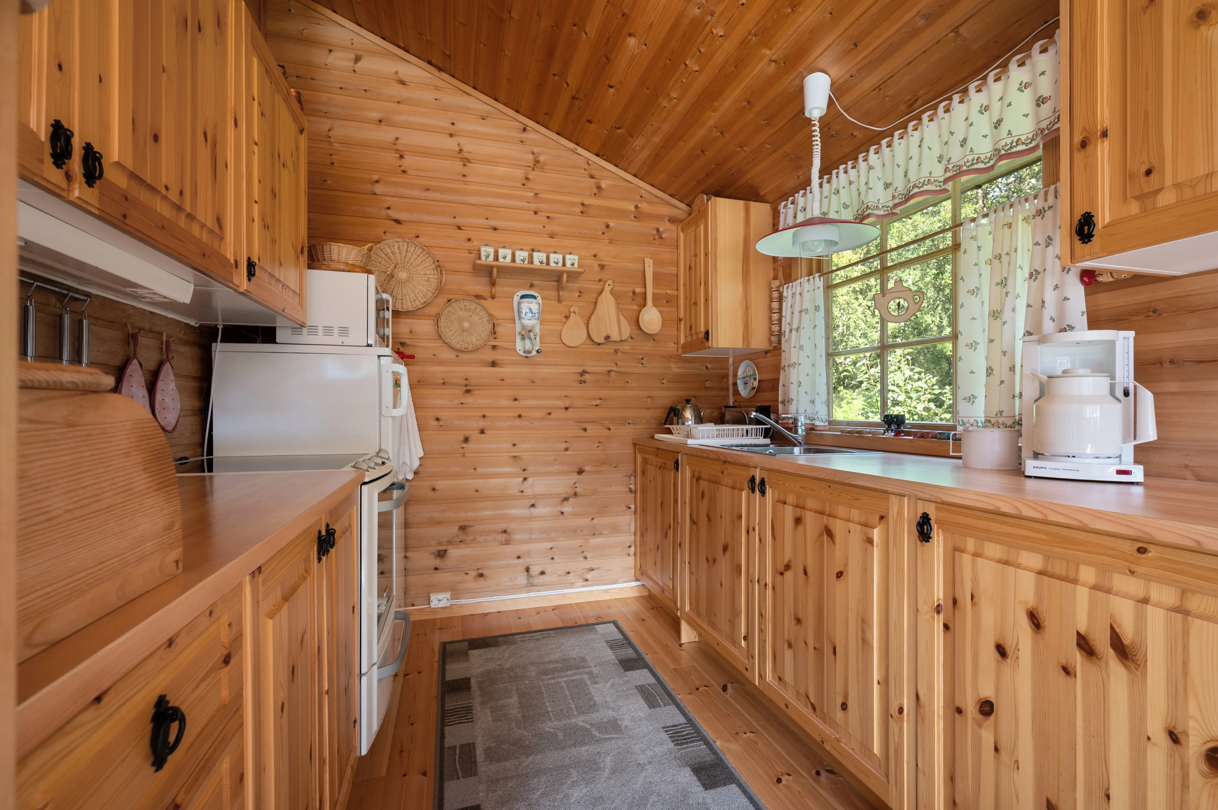 Scandinavian Cabin with Expansive Grounds in Grovfjord, Norway - View image 14 of 46