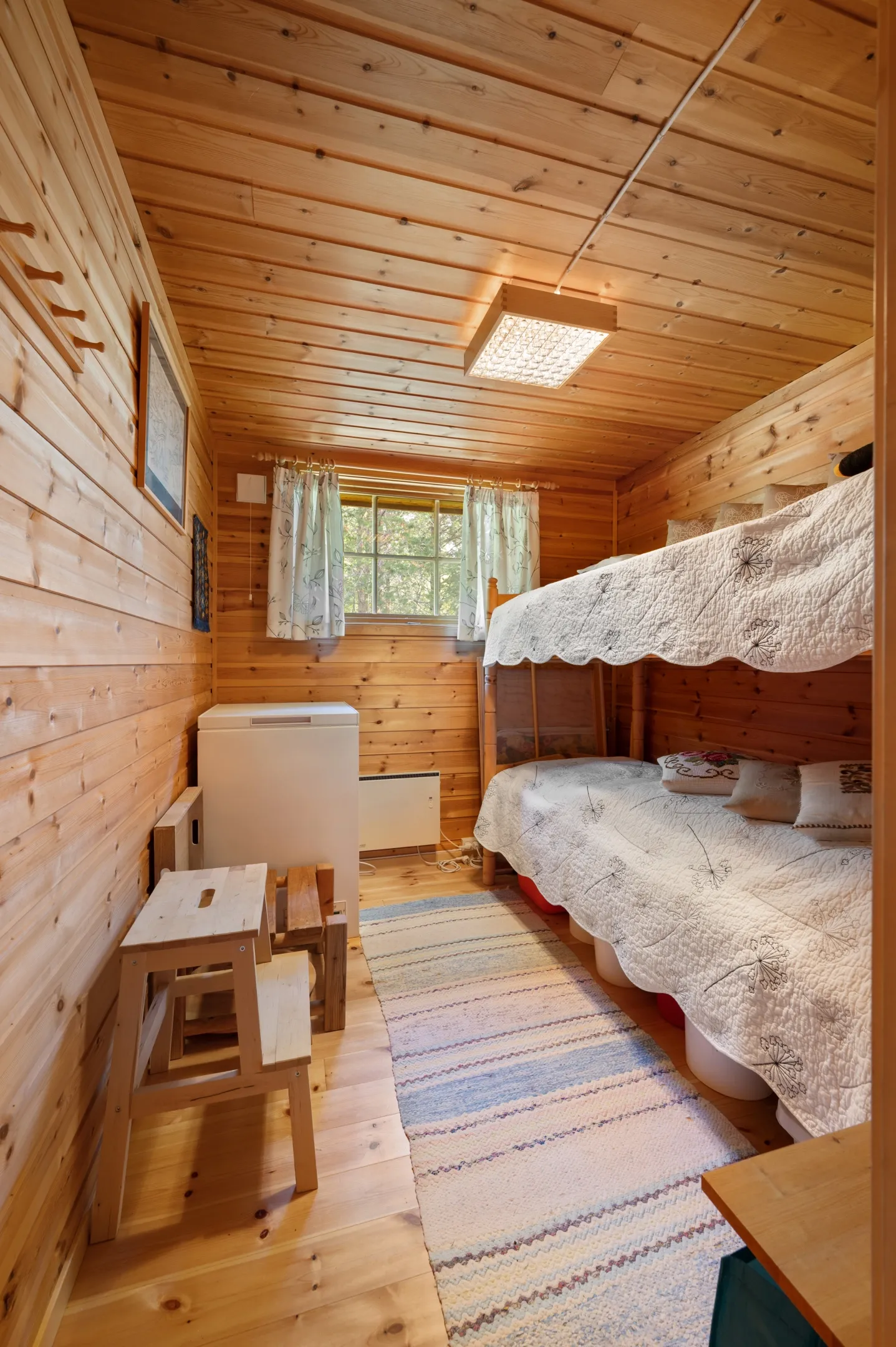 Scandinavian Cabin with Expansive Grounds in Grovfjord, Norway - View image 18 of 46