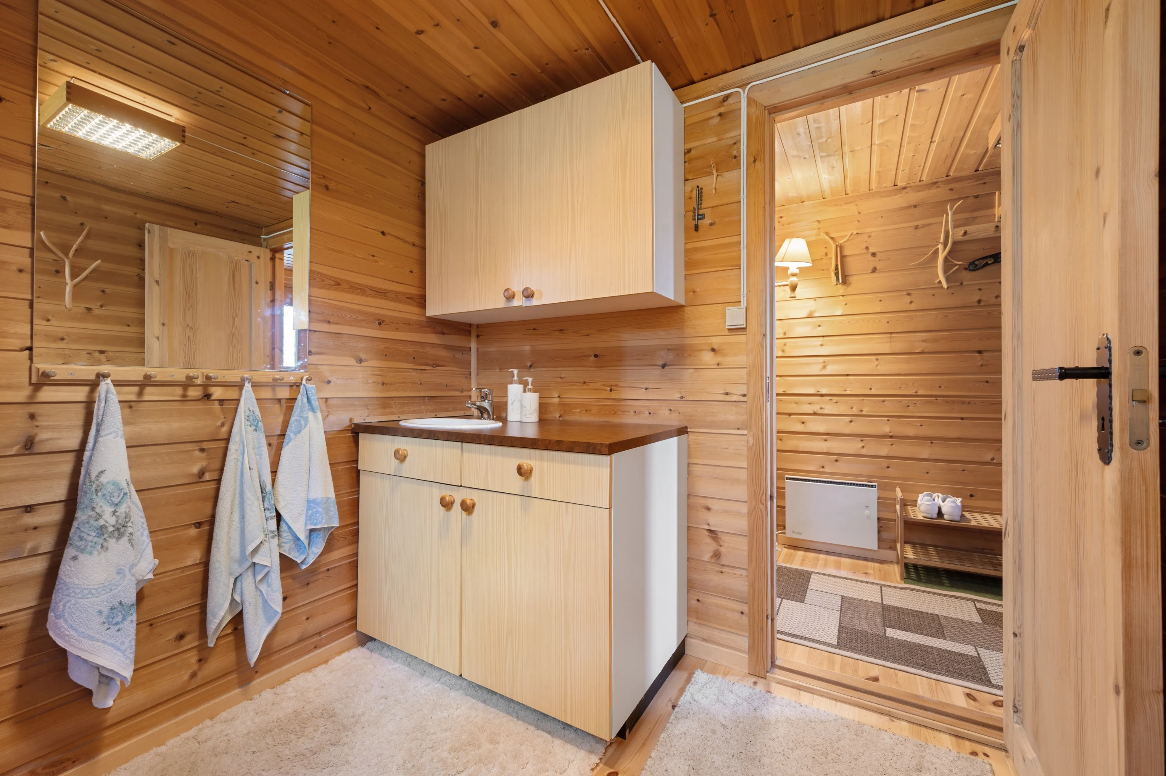 Scandinavian Cabin with Expansive Grounds in Grovfjord, Norway - View image 20 of 46