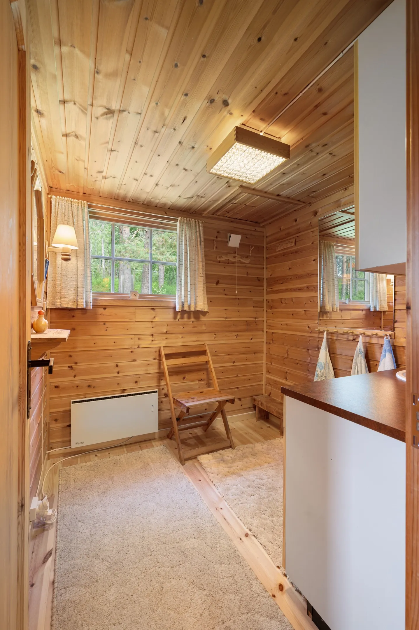 Scandinavian Cabin with Expansive Grounds in Grovfjord, Norway - View image 21 of 46