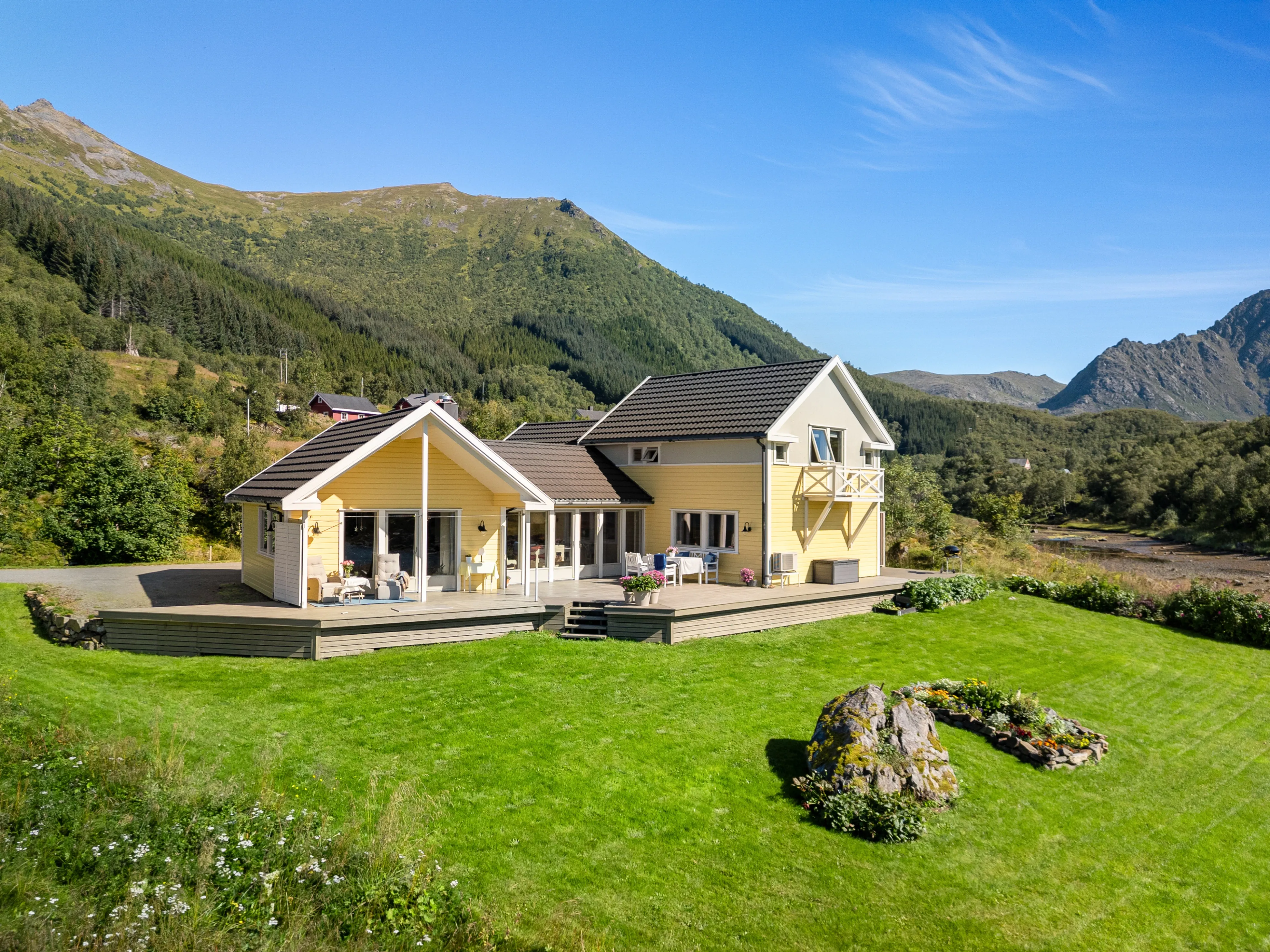 Contemporary 4-Bed House Overlooking the Sea in Myre, Norway - Image 1