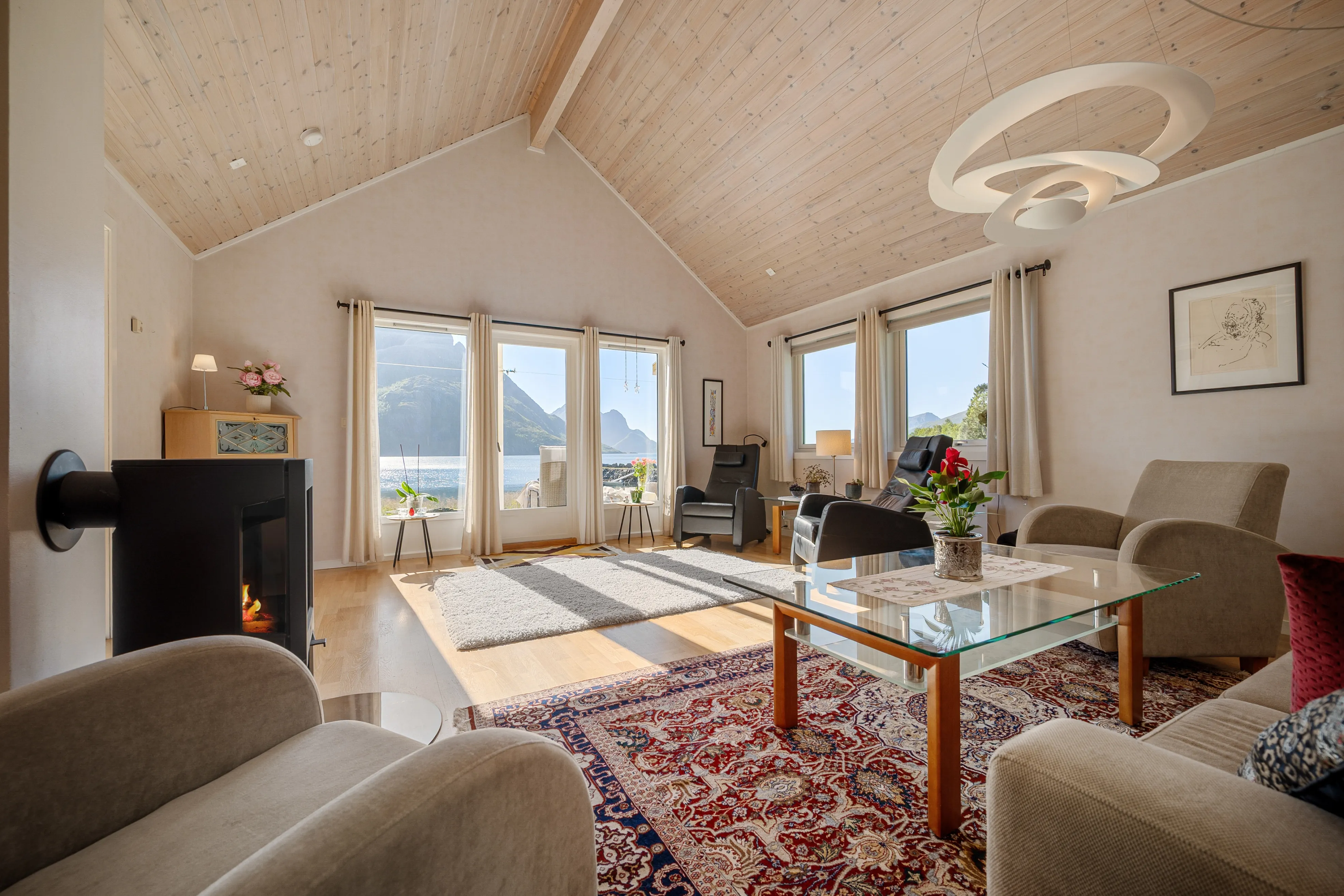 Contemporary 4-Bed House Overlooking the Sea in Myre, Norway - View image 6 of 51
