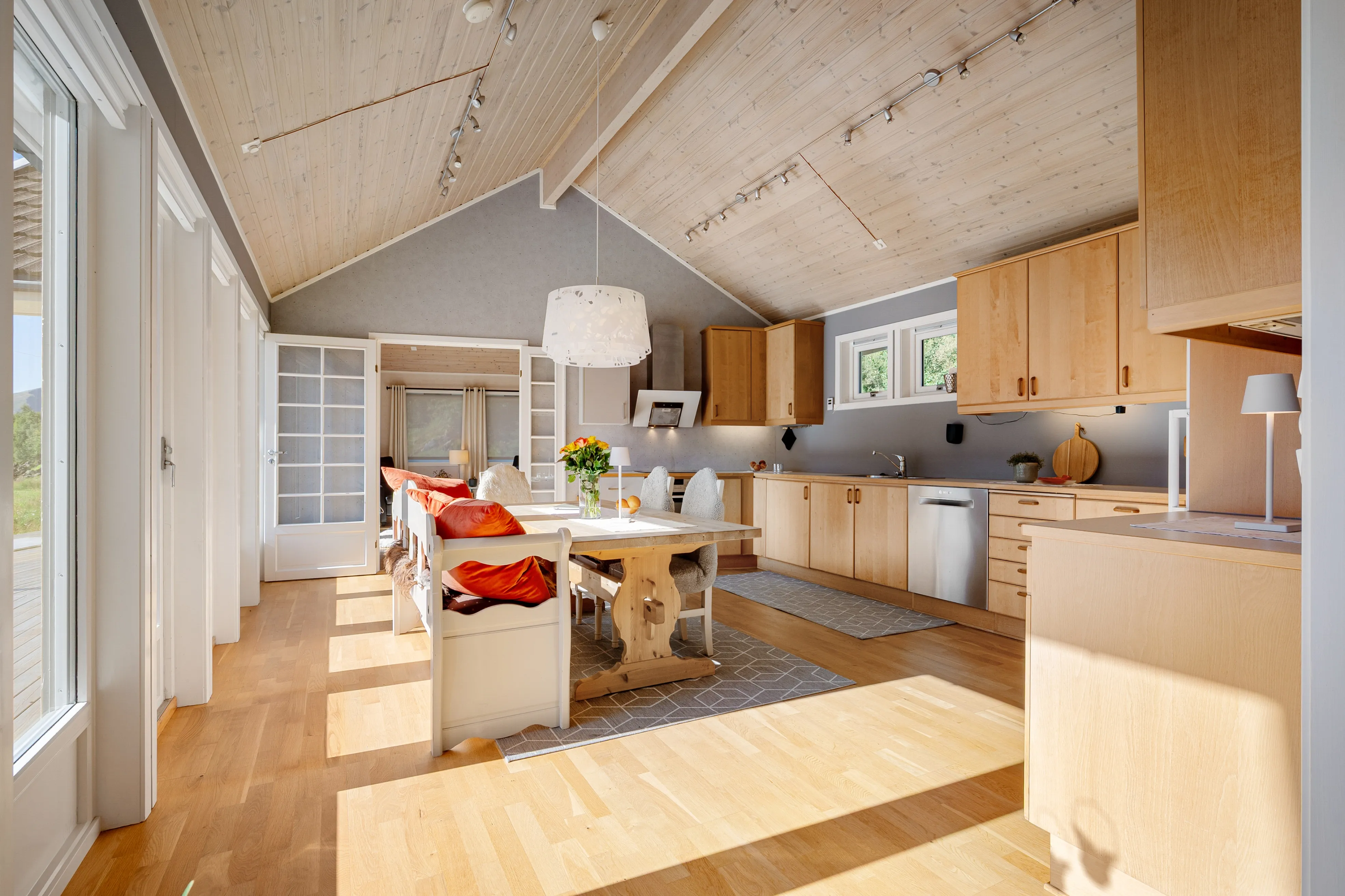 Contemporary 4-Bed House Overlooking the Sea in Myre, Norway - View image 11 of 51