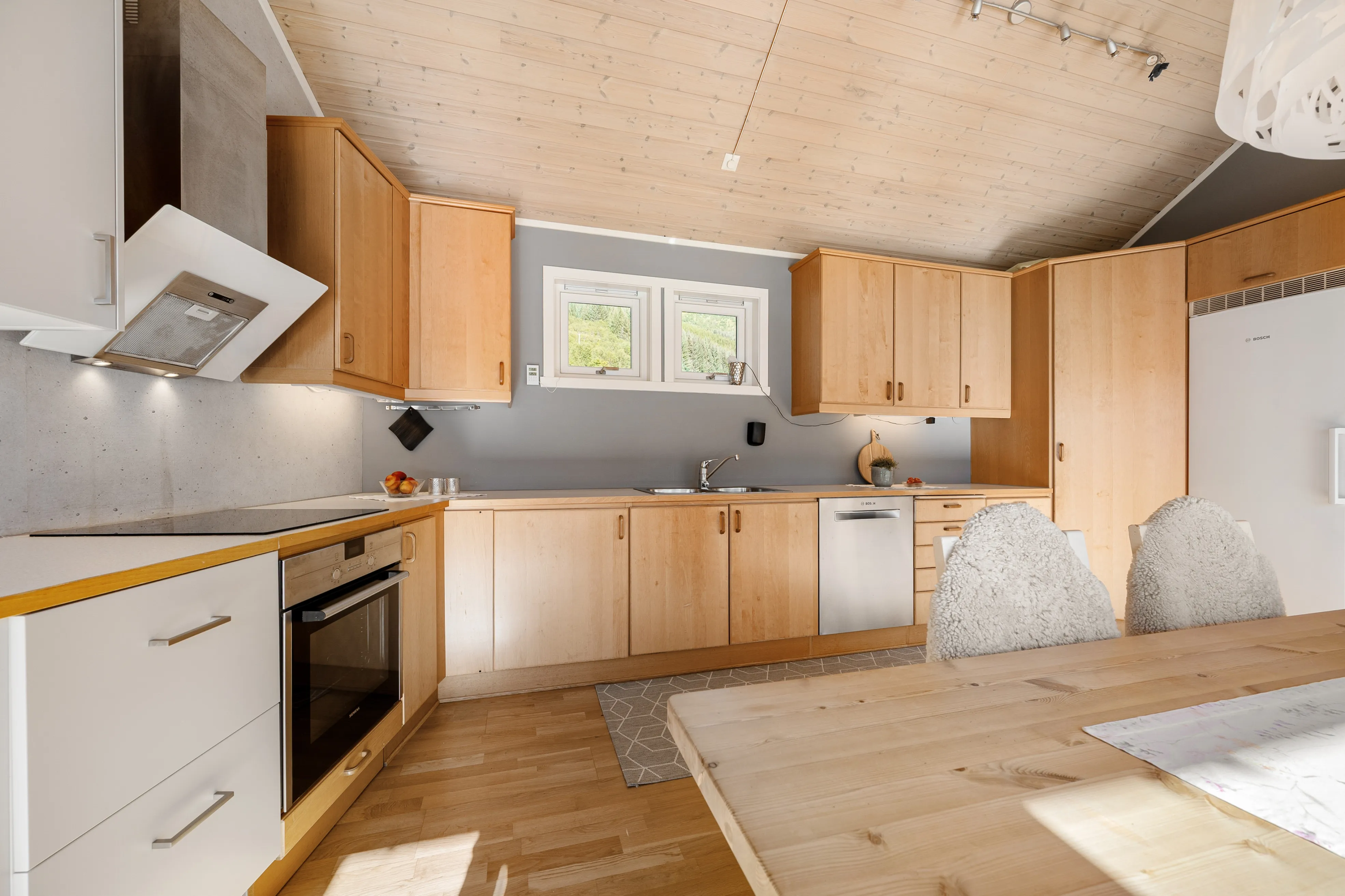 Contemporary 4-Bed House Overlooking the Sea in Myre, Norway - View image 13 of 51