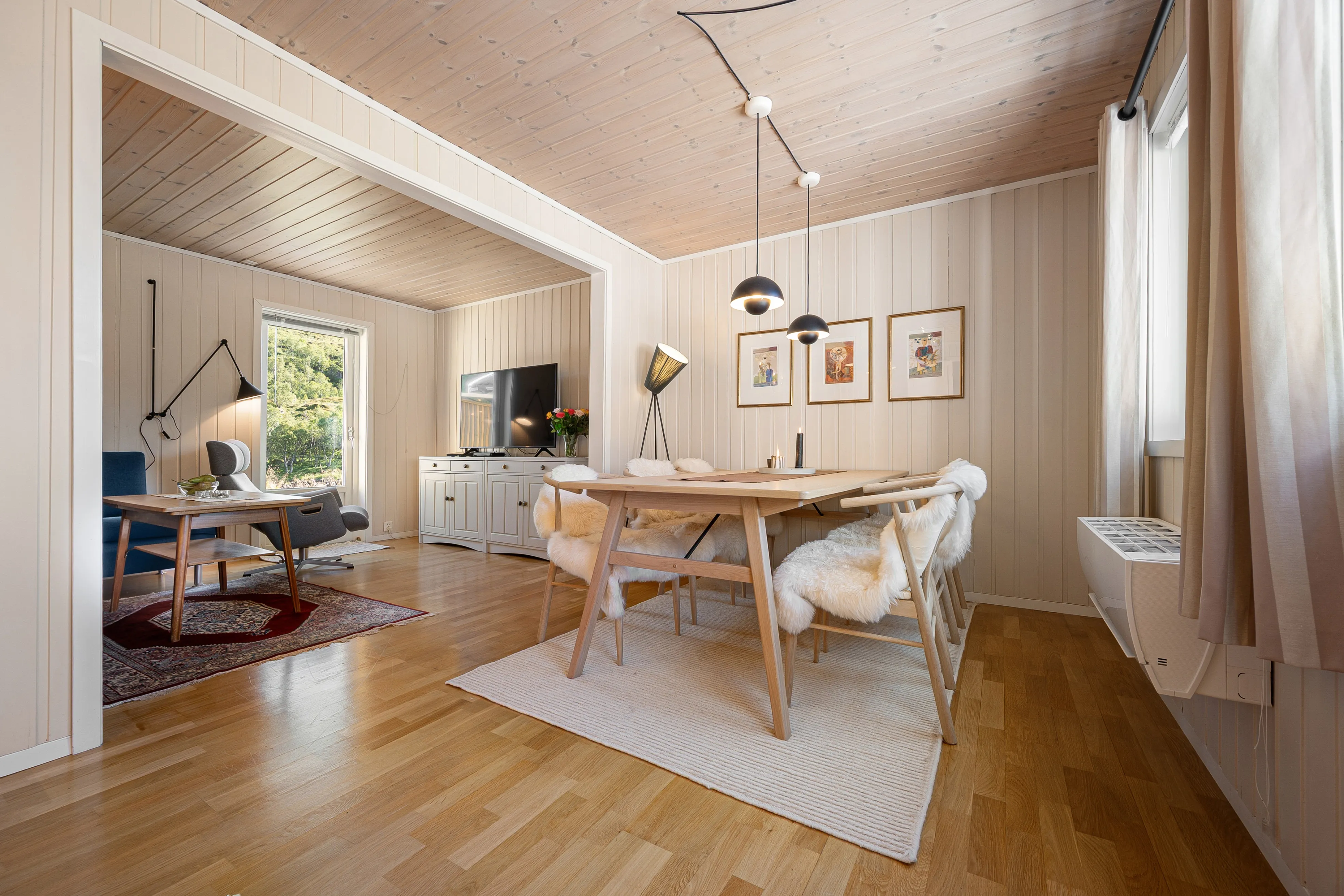 Contemporary 4-Bed House Overlooking the Sea in Myre, Norway - View image 17 of 51