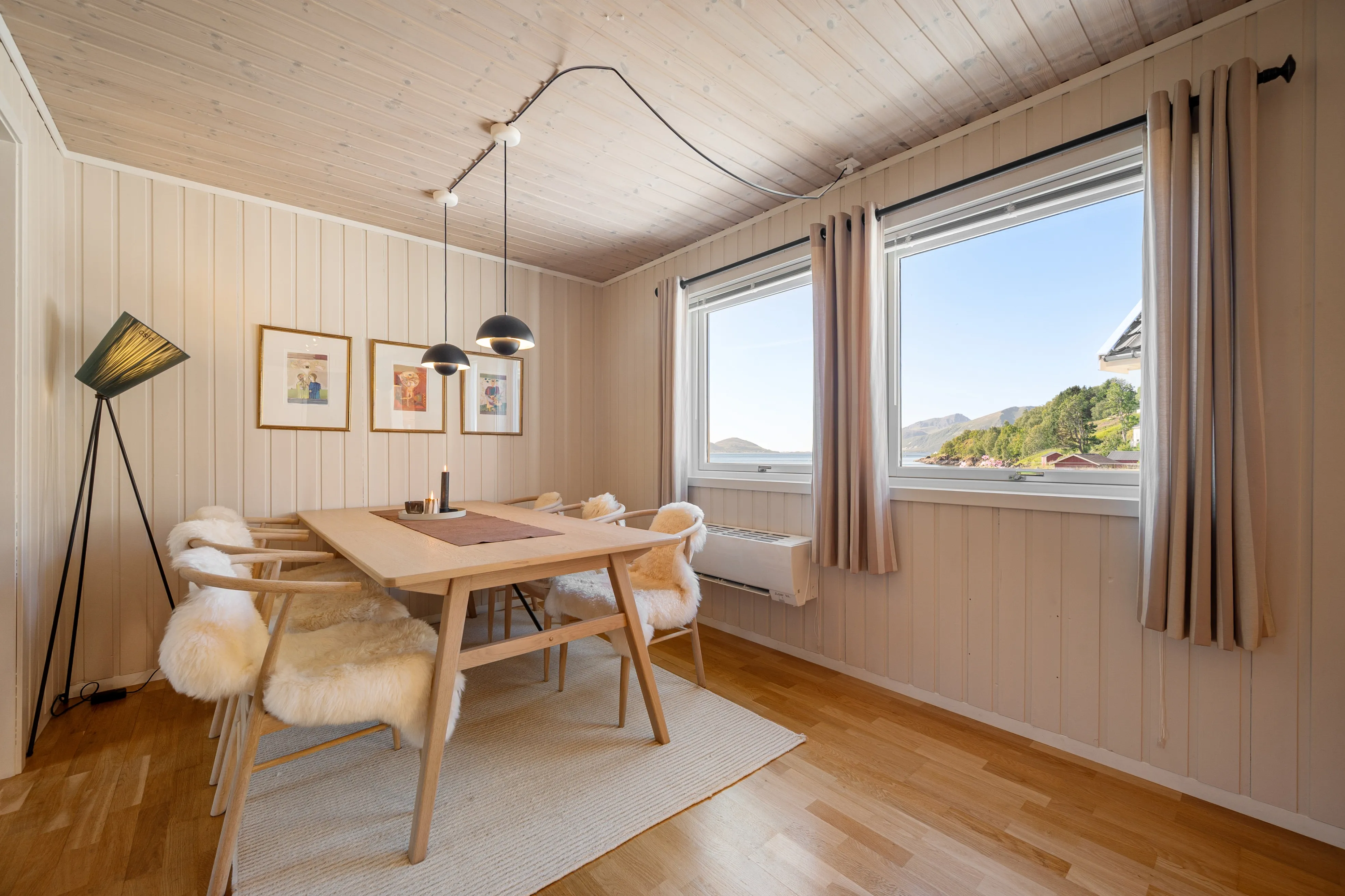 Contemporary 4-Bed House Overlooking the Sea in Myre, Norway - View image 18 of 51