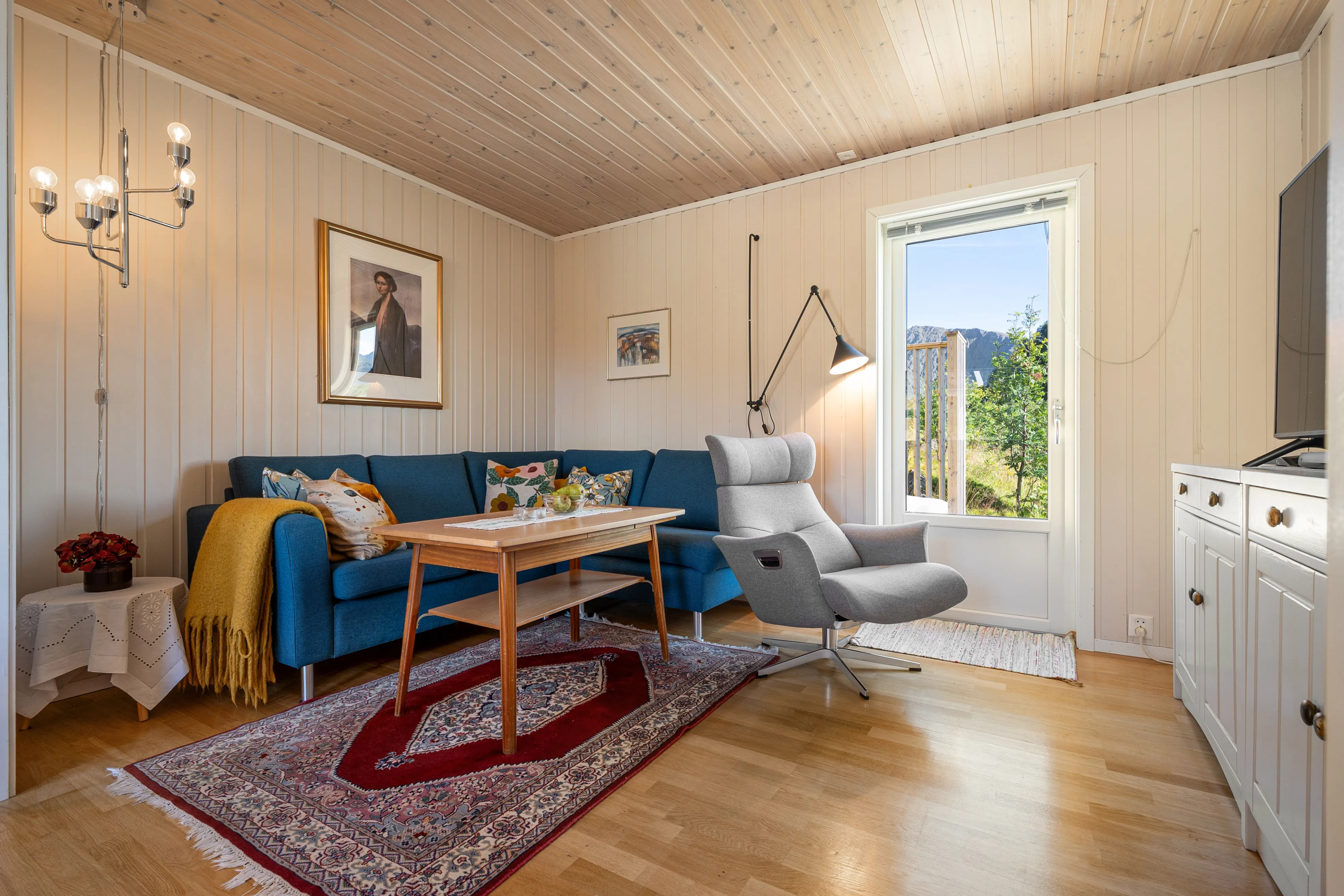 Contemporary 4-Bed House Overlooking the Sea in Myre, Norway - View image 19 of 51