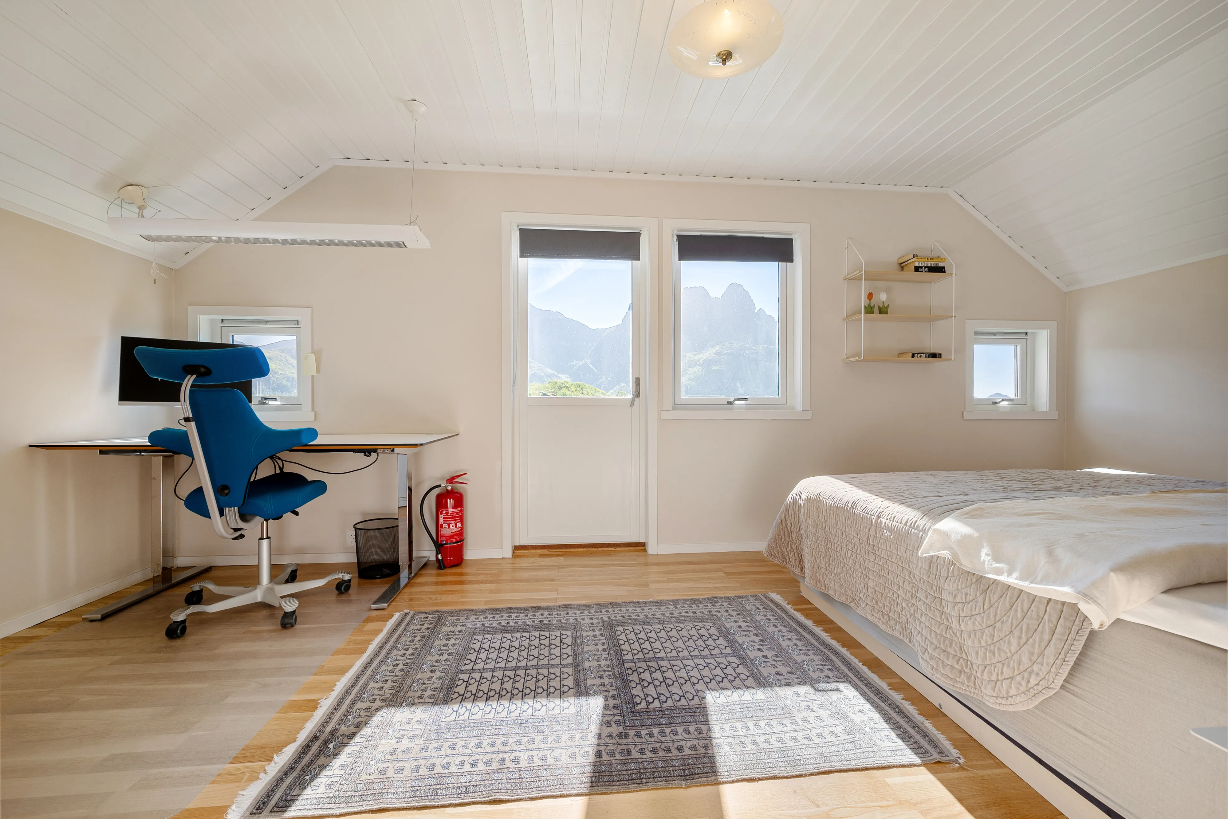 Contemporary 4-Bed House Overlooking the Sea in Myre, Norway - View image 31 of 51