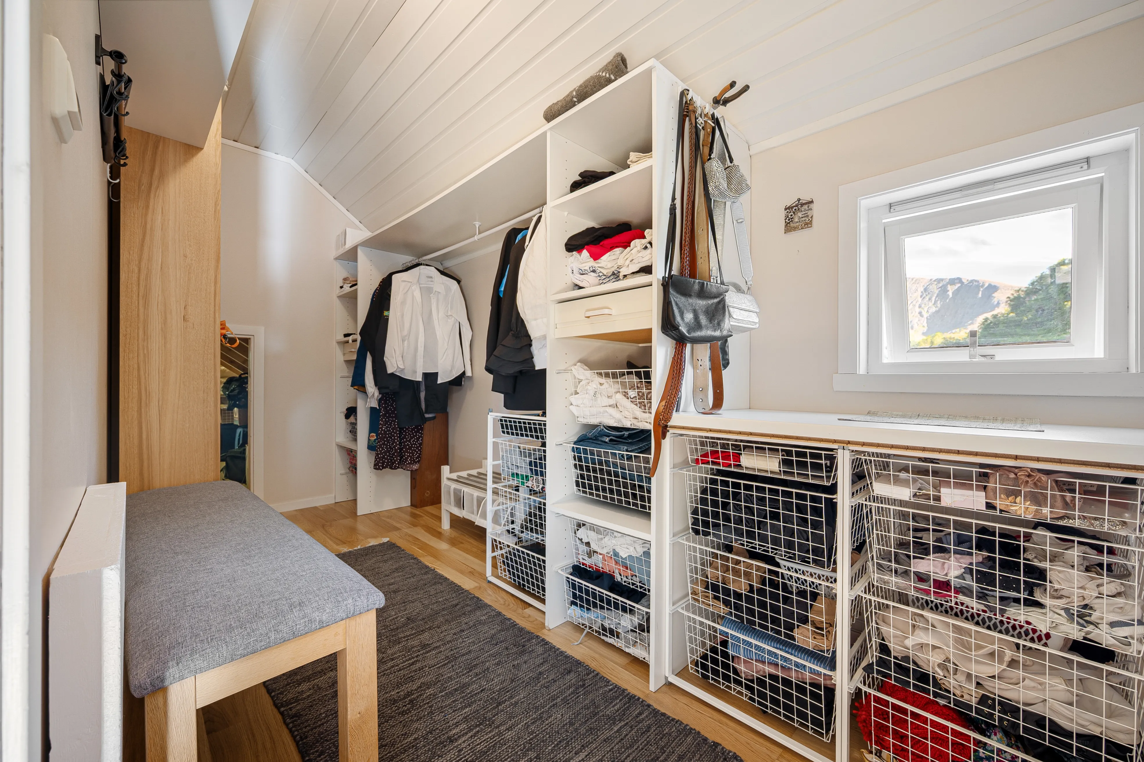 Contemporary 4-Bed House Overlooking the Sea in Myre, Norway - View image 34 of 51