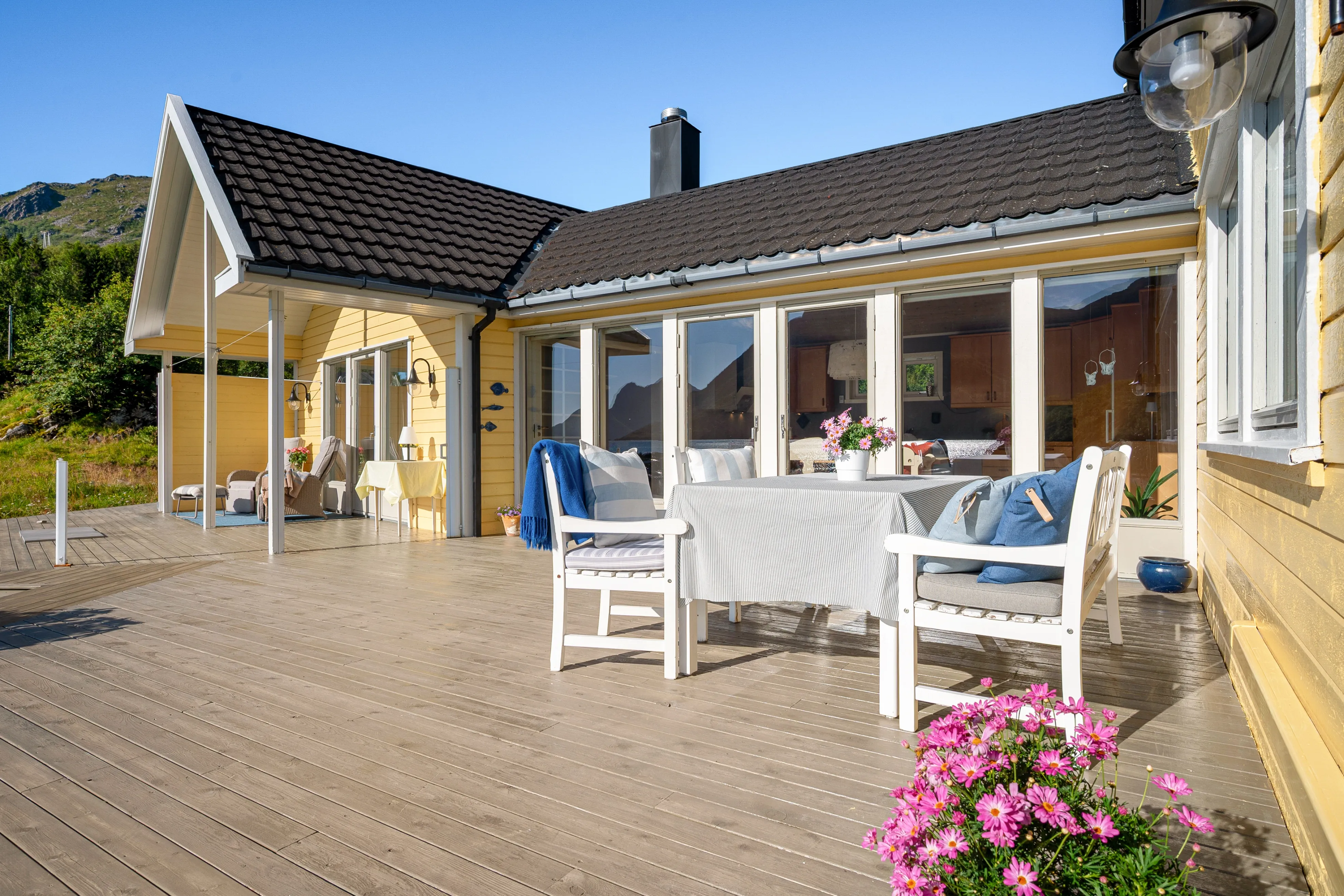 Contemporary 4-Bed House Overlooking the Sea in Myre, Norway - View image 37 of 51