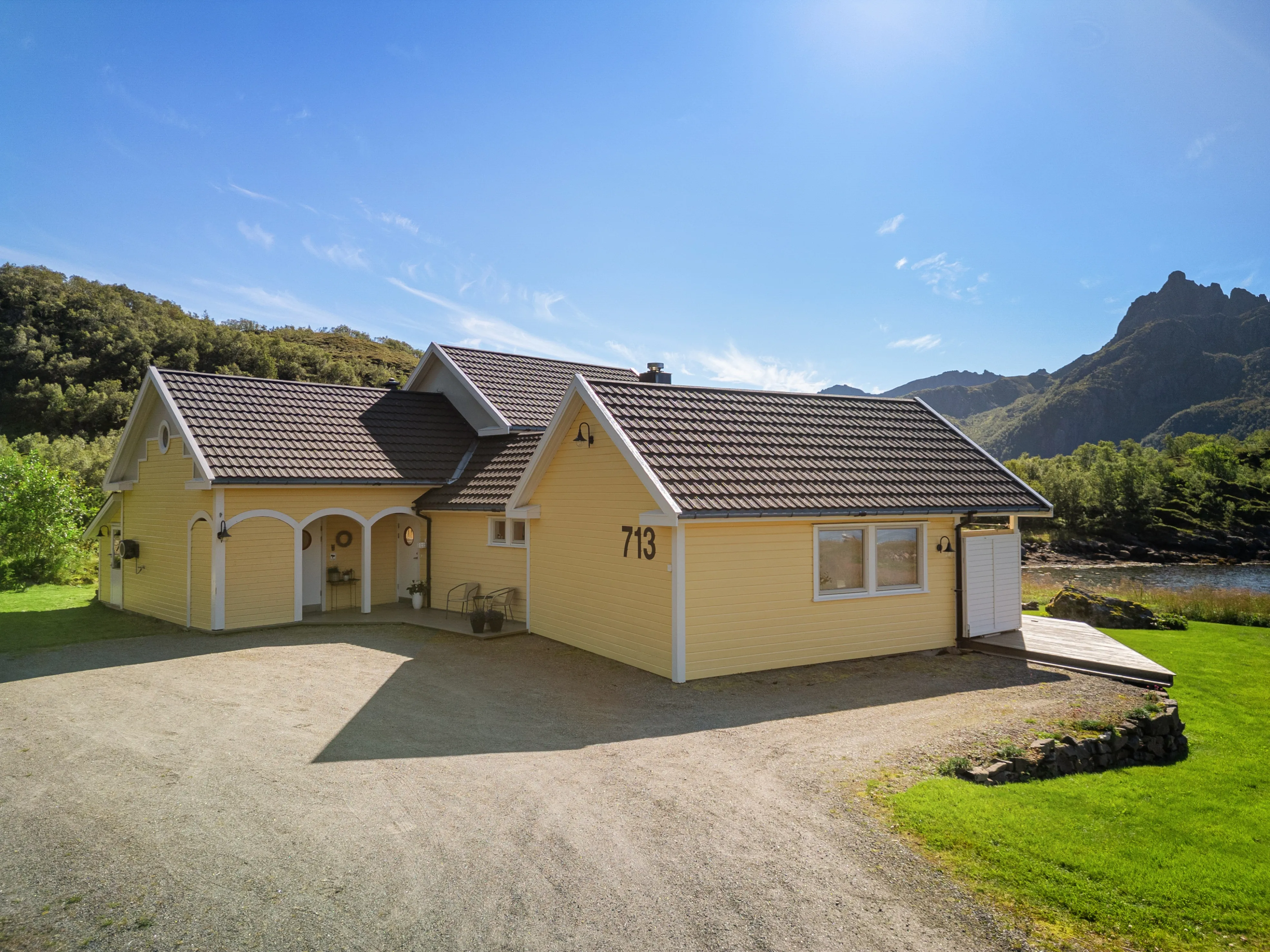 Contemporary 4-Bed House Overlooking the Sea in Myre, Norway - View image 43 of 51