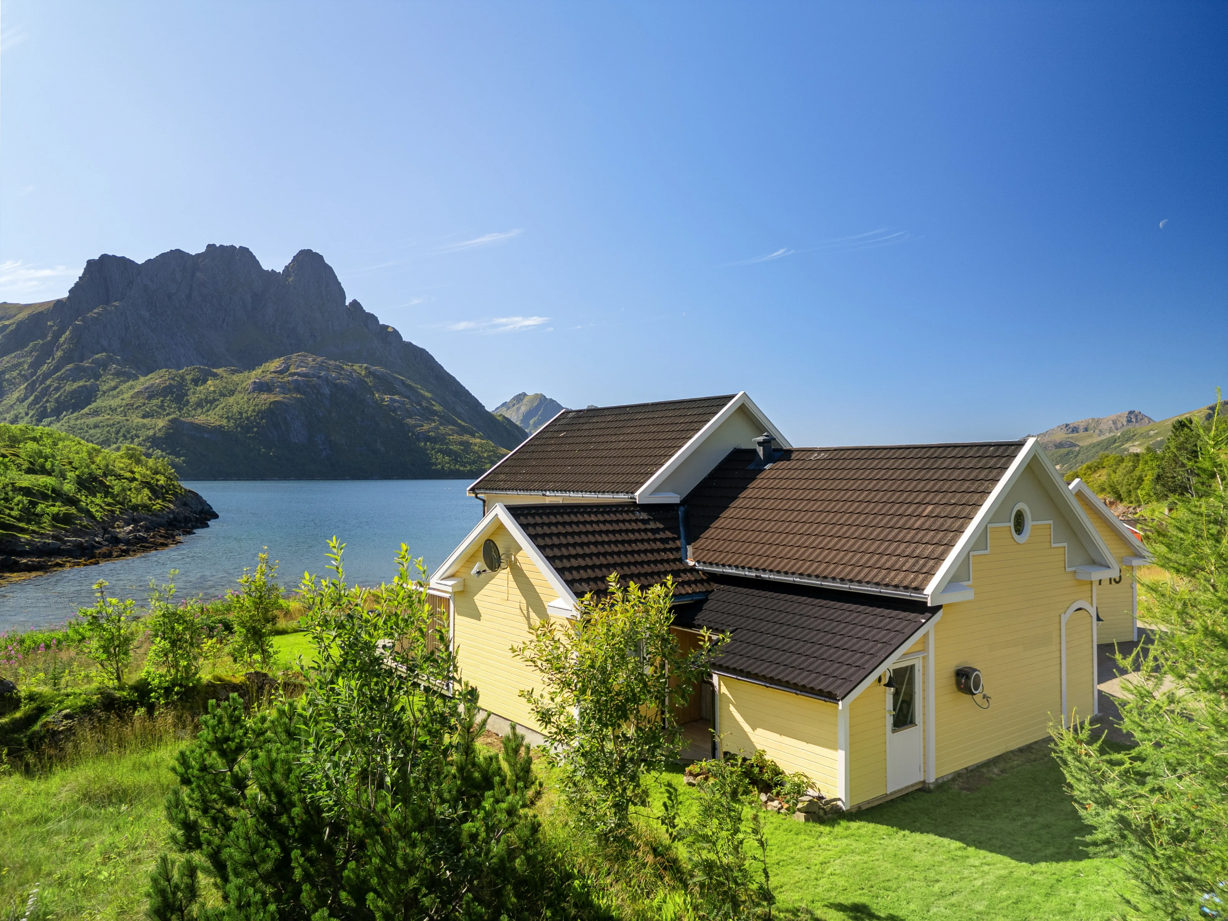 Contemporary 4-Bed House Overlooking the Sea in Myre, Norway - View image 45 of 51