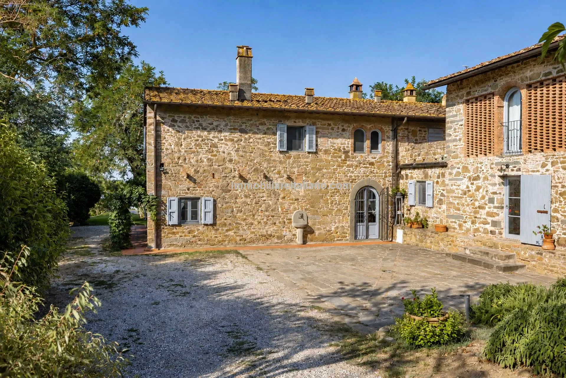 Tuscan Farmhouse with Pool and Olive Grove near Historical Vinci - Image 1