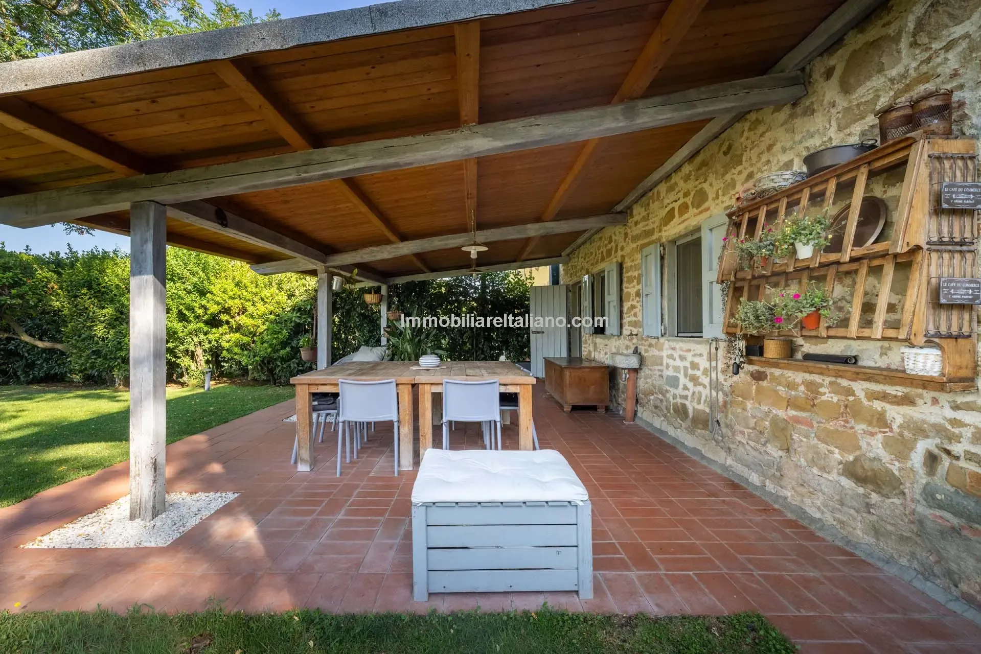 Tuscan Farmhouse with Pool and Olive Grove near Historical Vinci - View image 11 of 44