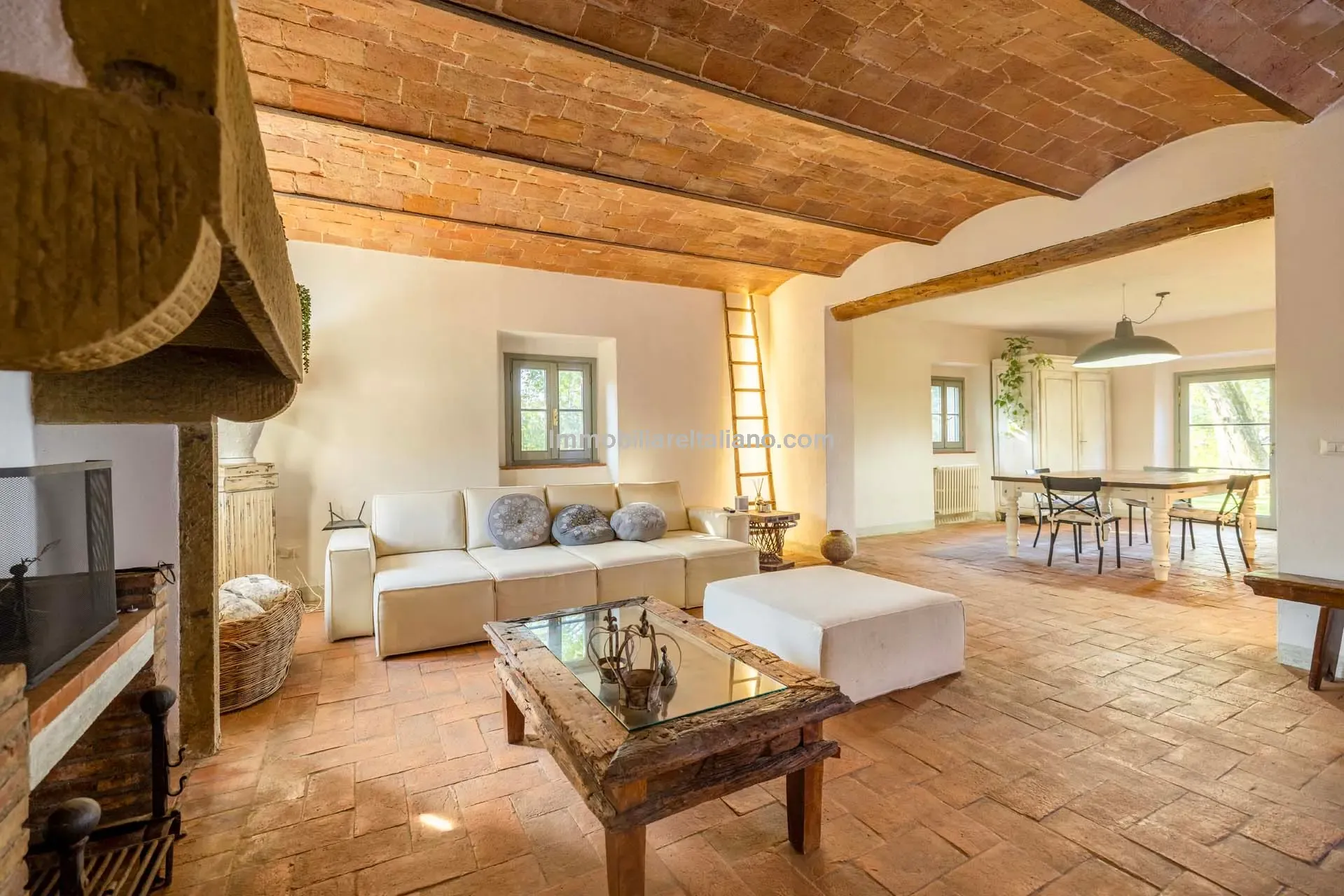 Tuscan Farmhouse with Pool and Olive Grove near Historical Vinci - View image 13 of 44