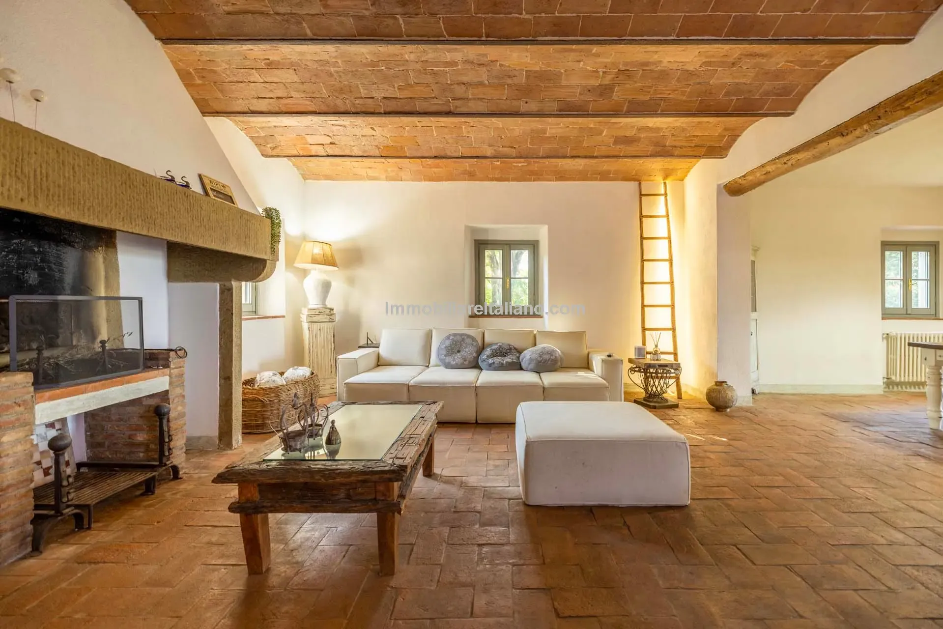 Tuscan Farmhouse with Pool and Olive Grove near Historical Vinci - View image 14 of 44
