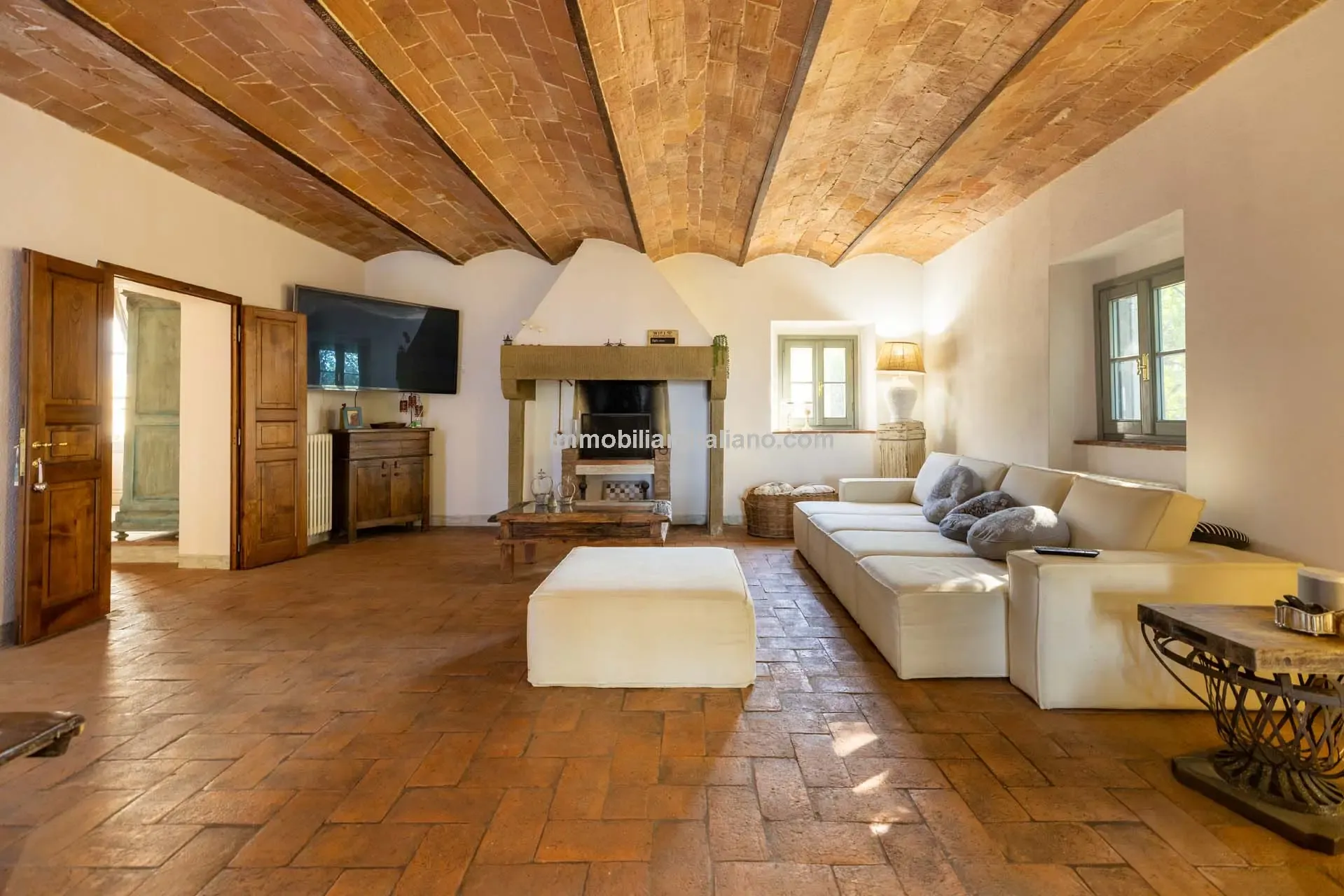 Tuscan Farmhouse with Pool and Olive Grove near Historical Vinci - View image 15 of 44