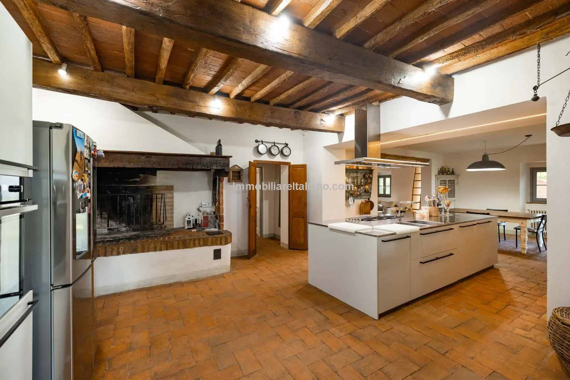 Tuscan Farmhouse with Pool and Olive Grove near Historical Vinci - View image 17 of 44