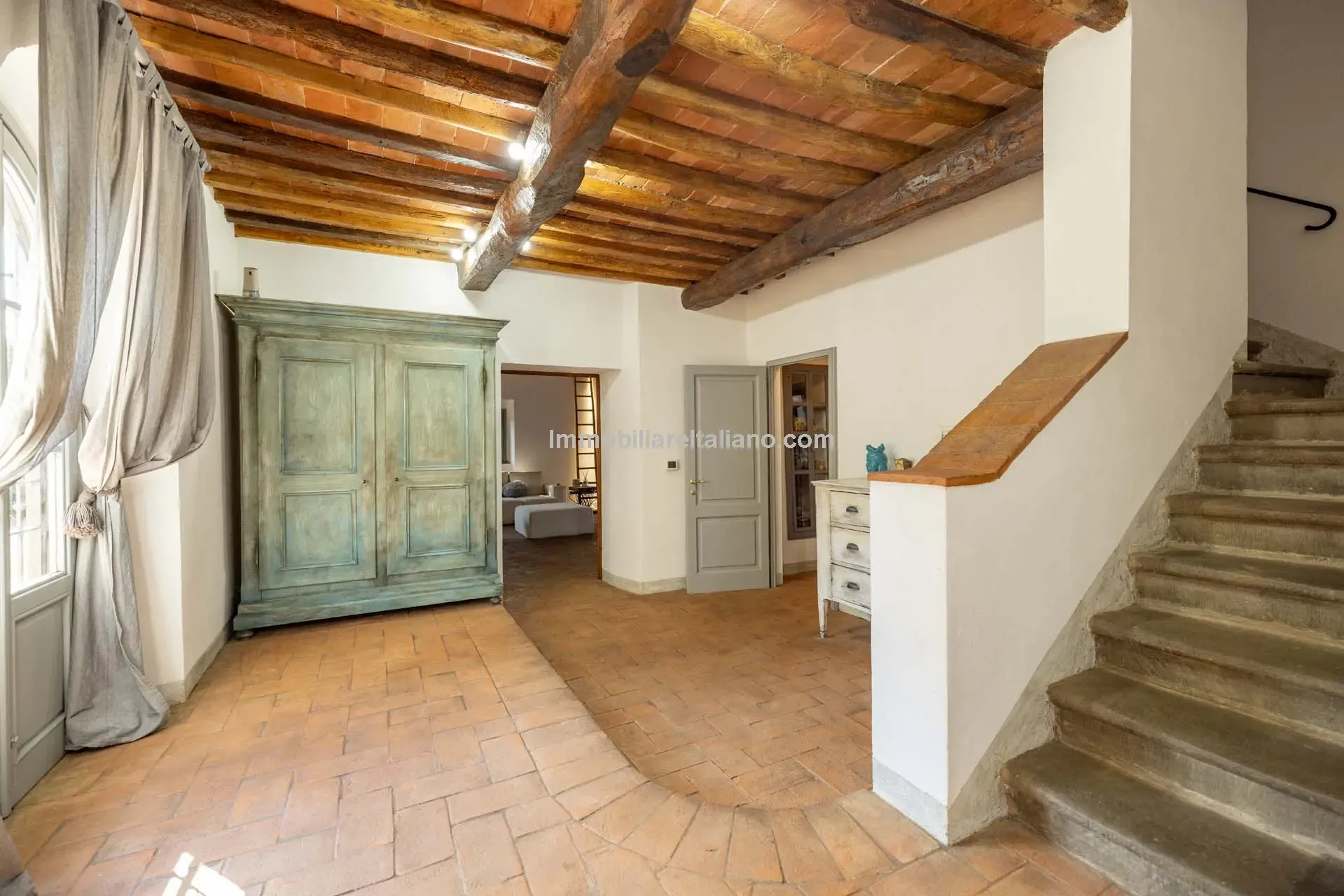 Tuscan Farmhouse with Pool and Olive Grove near Historical Vinci - View image 20 of 44