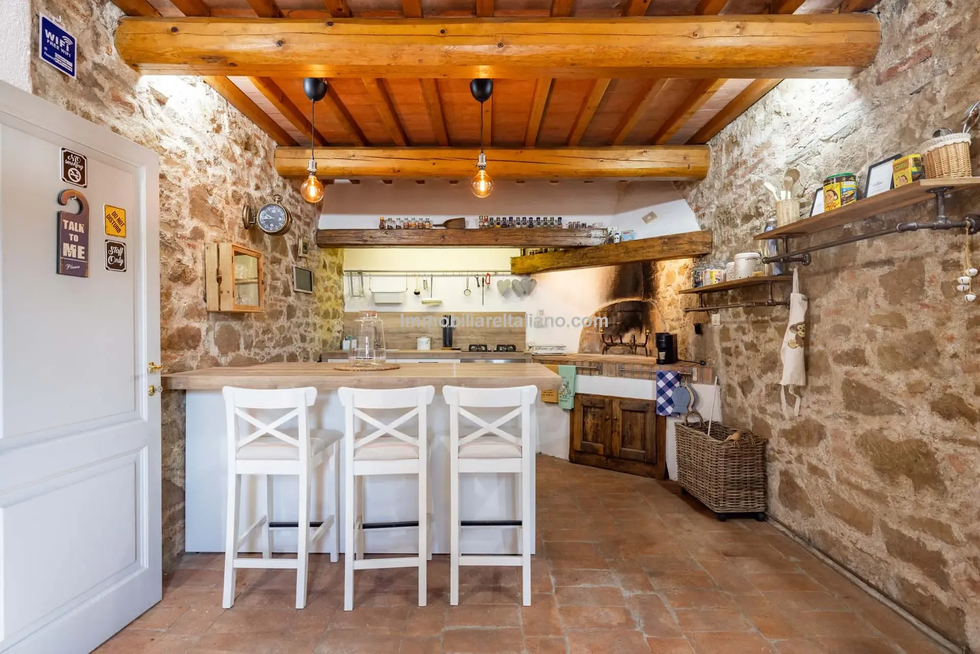Tuscan Farmhouse with Pool and Olive Grove near Historical Vinci - View image 21 of 44