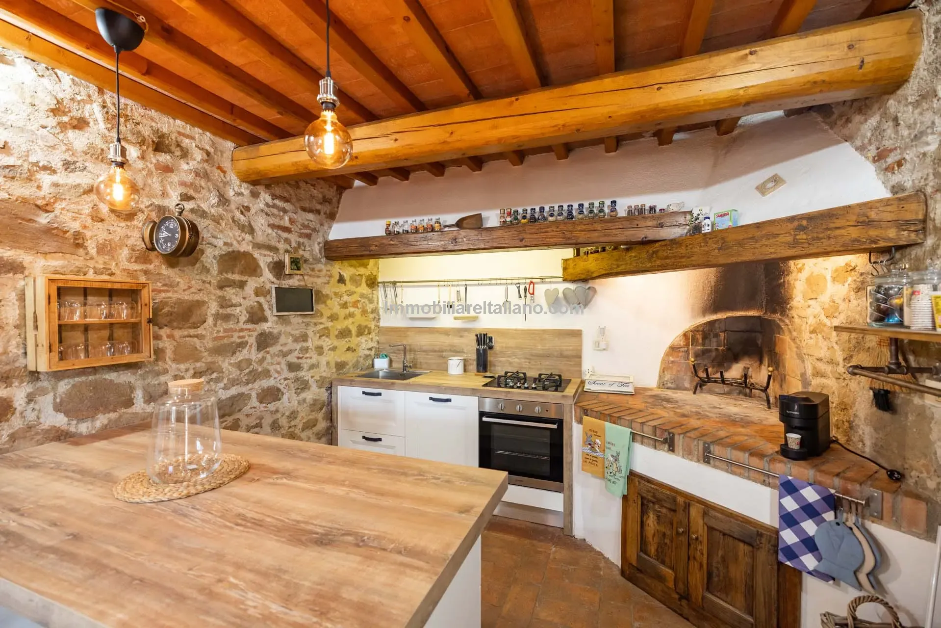 Tuscan Farmhouse with Pool and Olive Grove near Historical Vinci - View image 23 of 44