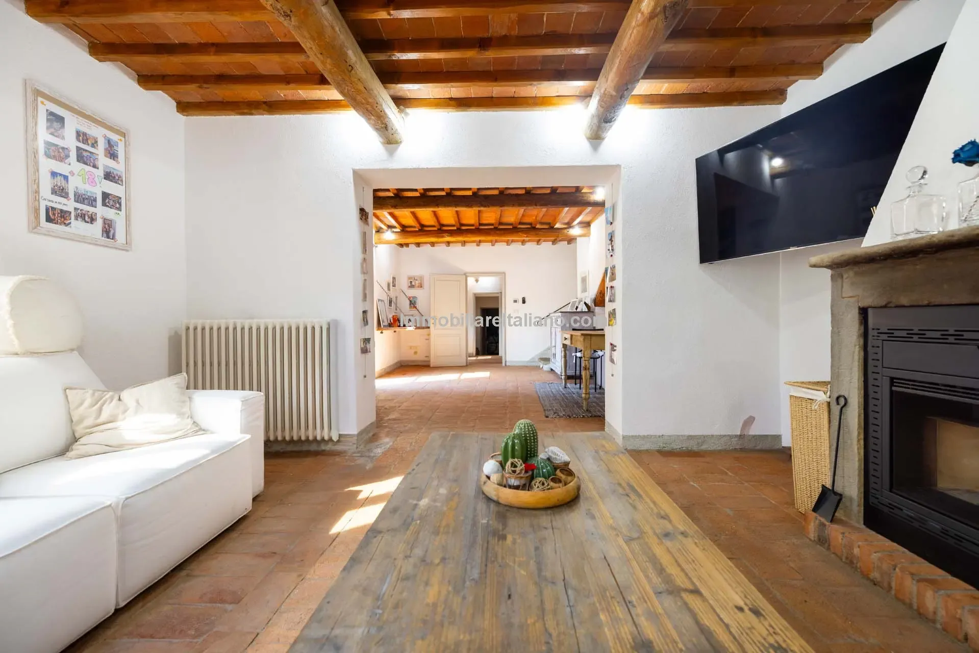 Tuscan Farmhouse with Pool and Olive Grove near Historical Vinci - View image 25 of 44
