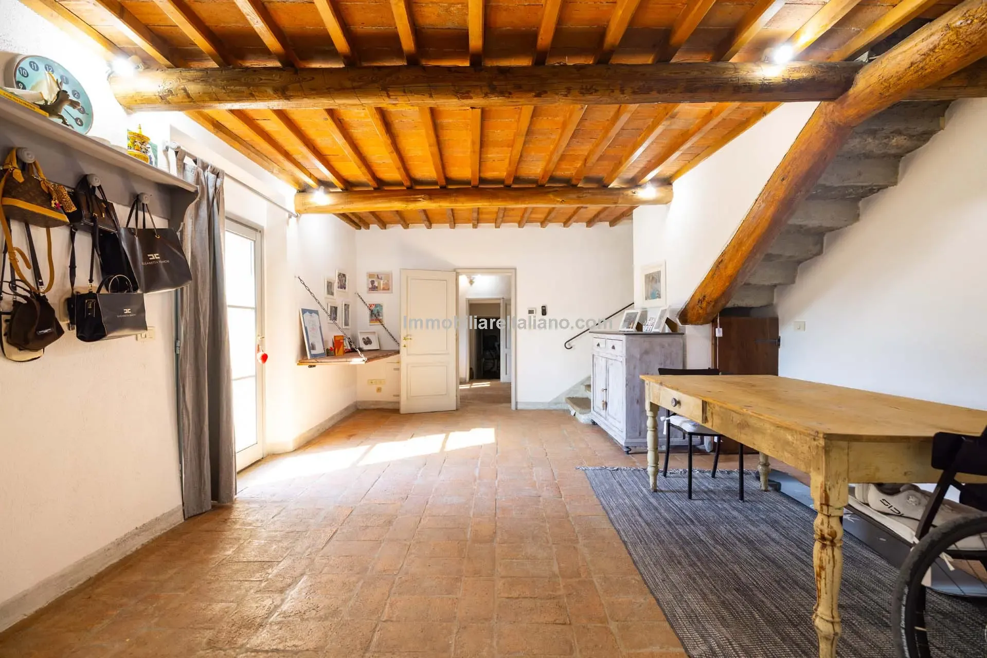 Tuscan Farmhouse with Pool and Olive Grove near Historical Vinci - View image 27 of 44