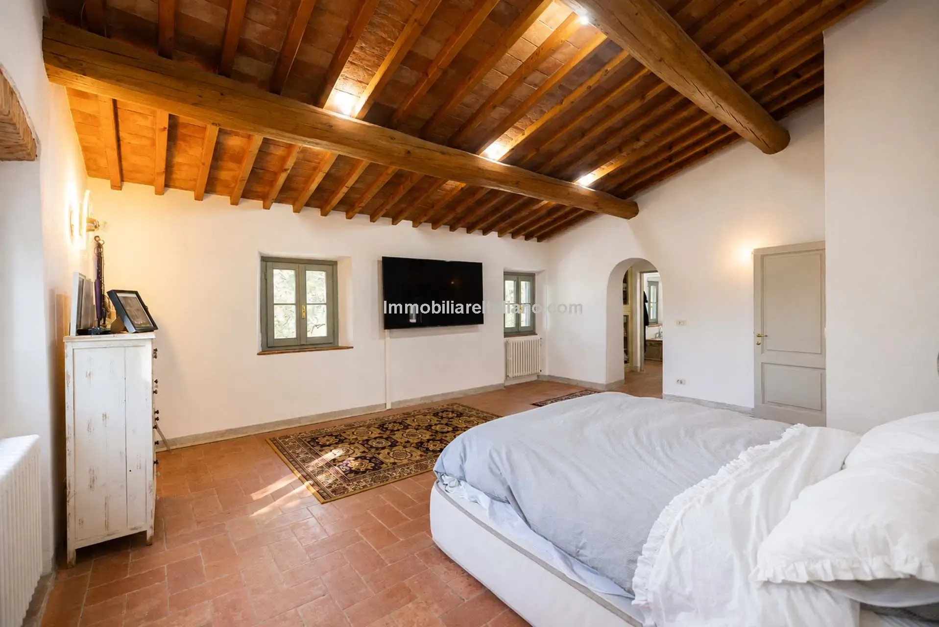 Tuscan Farmhouse with Pool and Olive Grove near Historical Vinci - View image 32 of 44