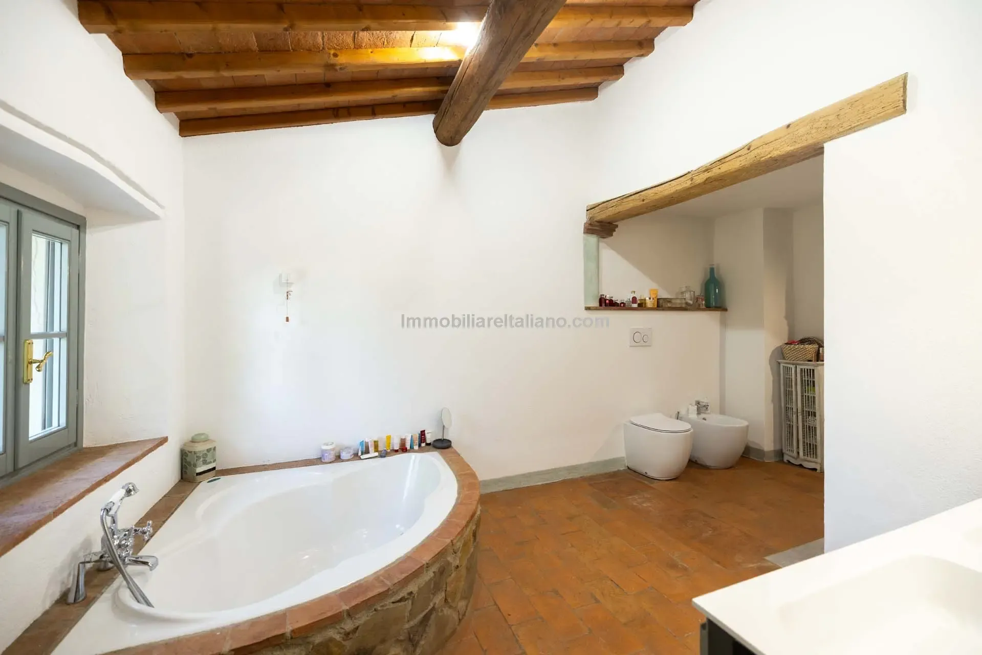 Tuscan Farmhouse with Pool and Olive Grove near Historical Vinci - View image 33 of 44