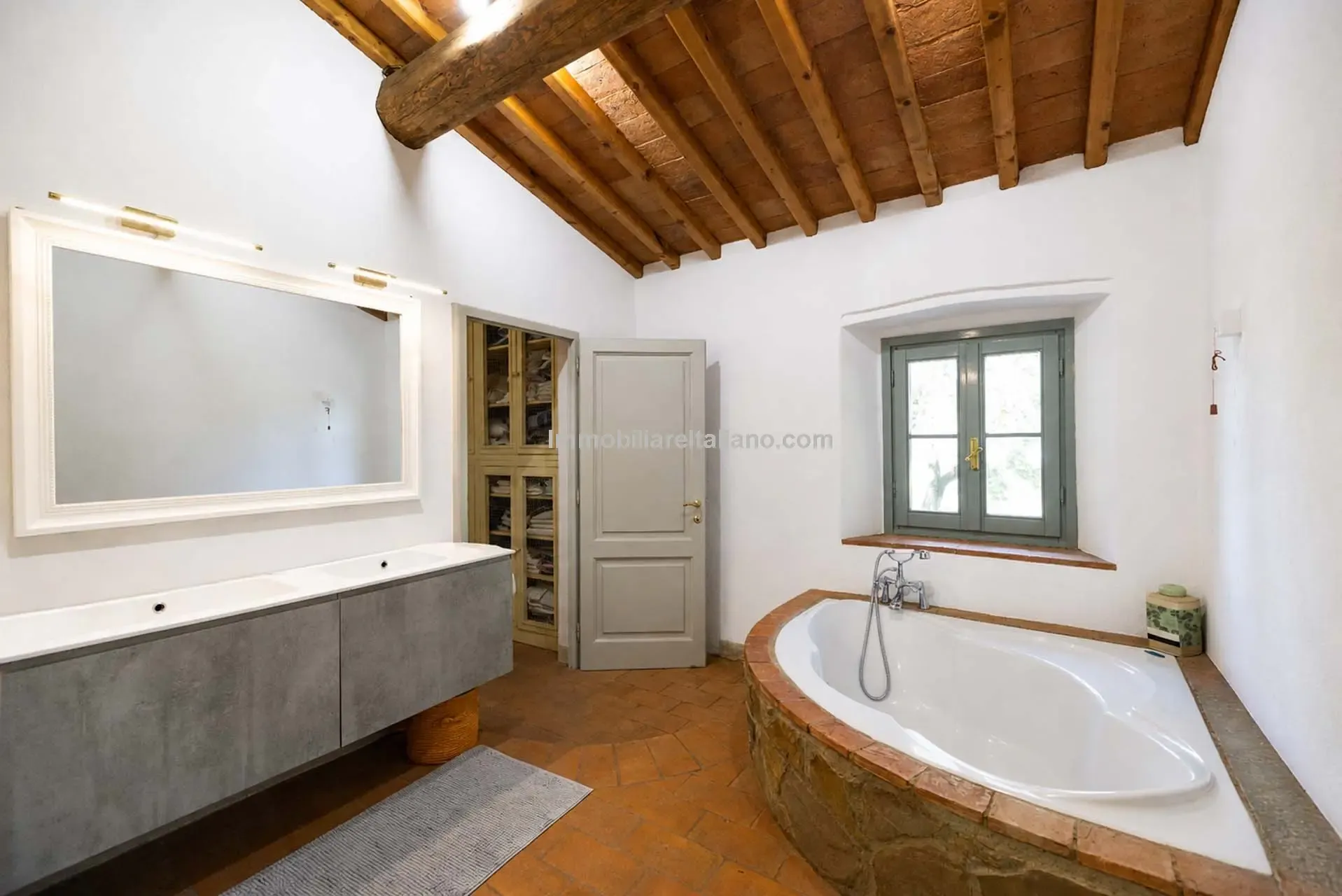 Tuscan Farmhouse with Pool and Olive Grove near Historical Vinci - View image 35 of 44
