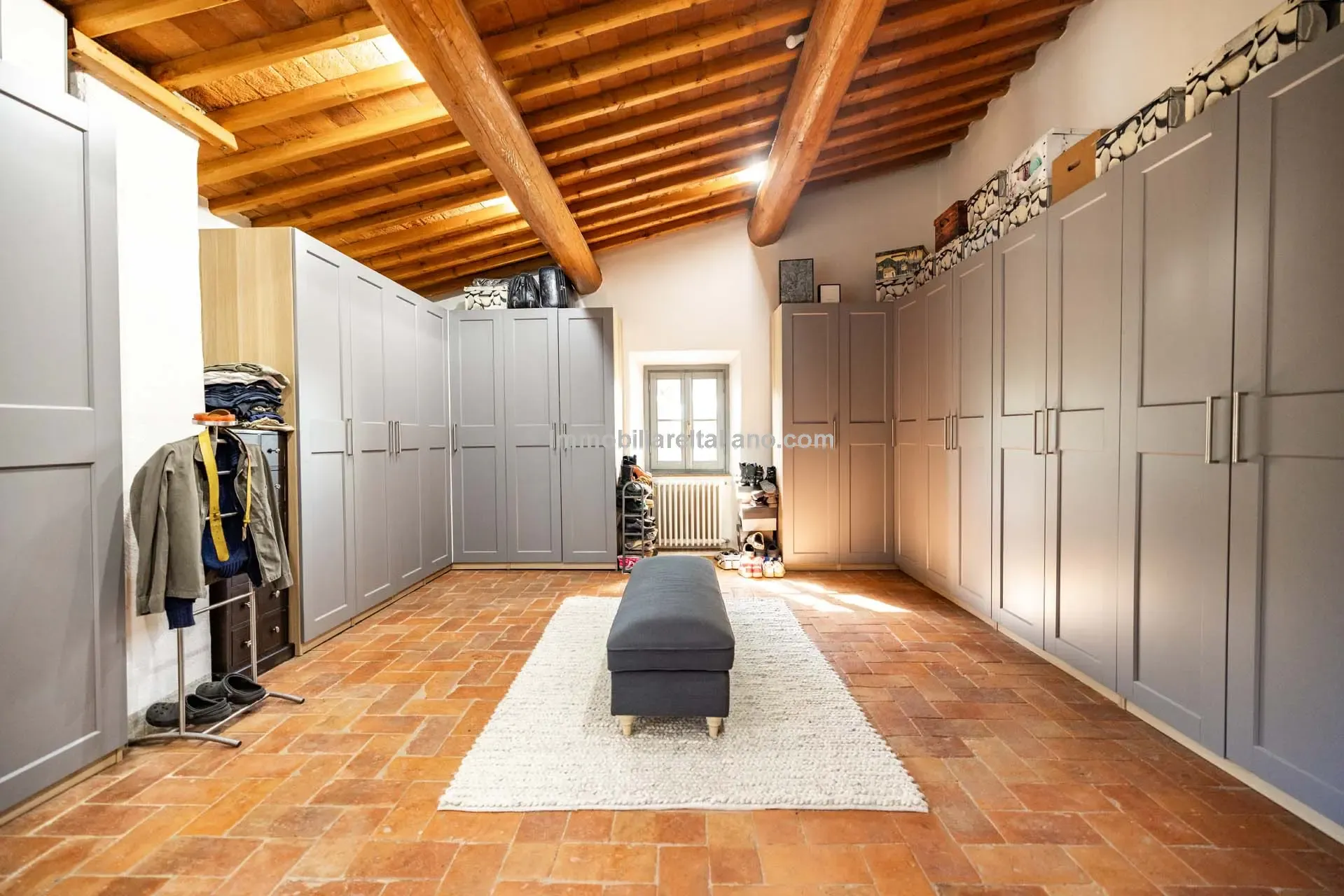 Tuscan Farmhouse with Pool and Olive Grove near Historical Vinci - View image 37 of 44