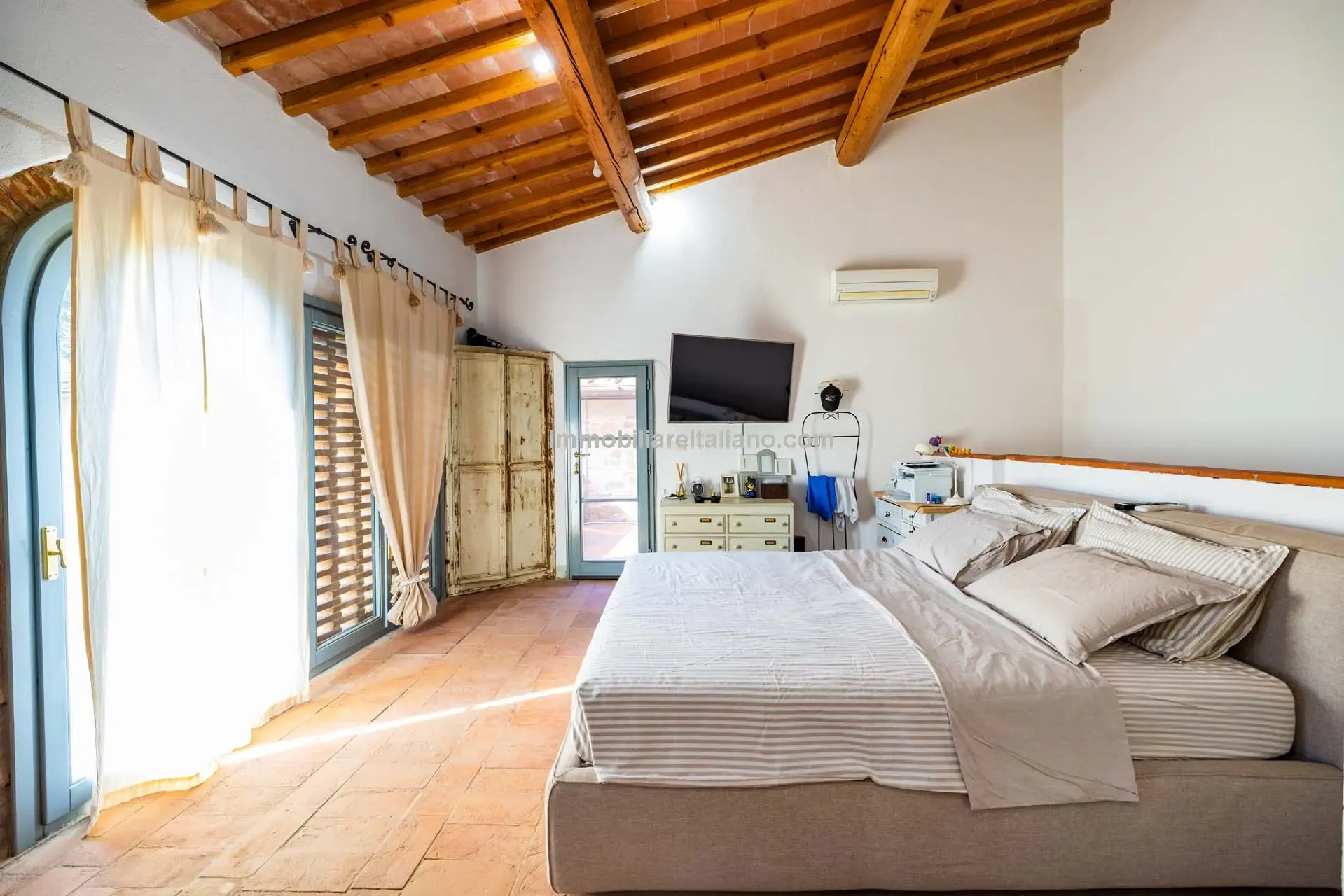 Tuscan Farmhouse with Pool and Olive Grove near Historical Vinci - View image 42 of 44