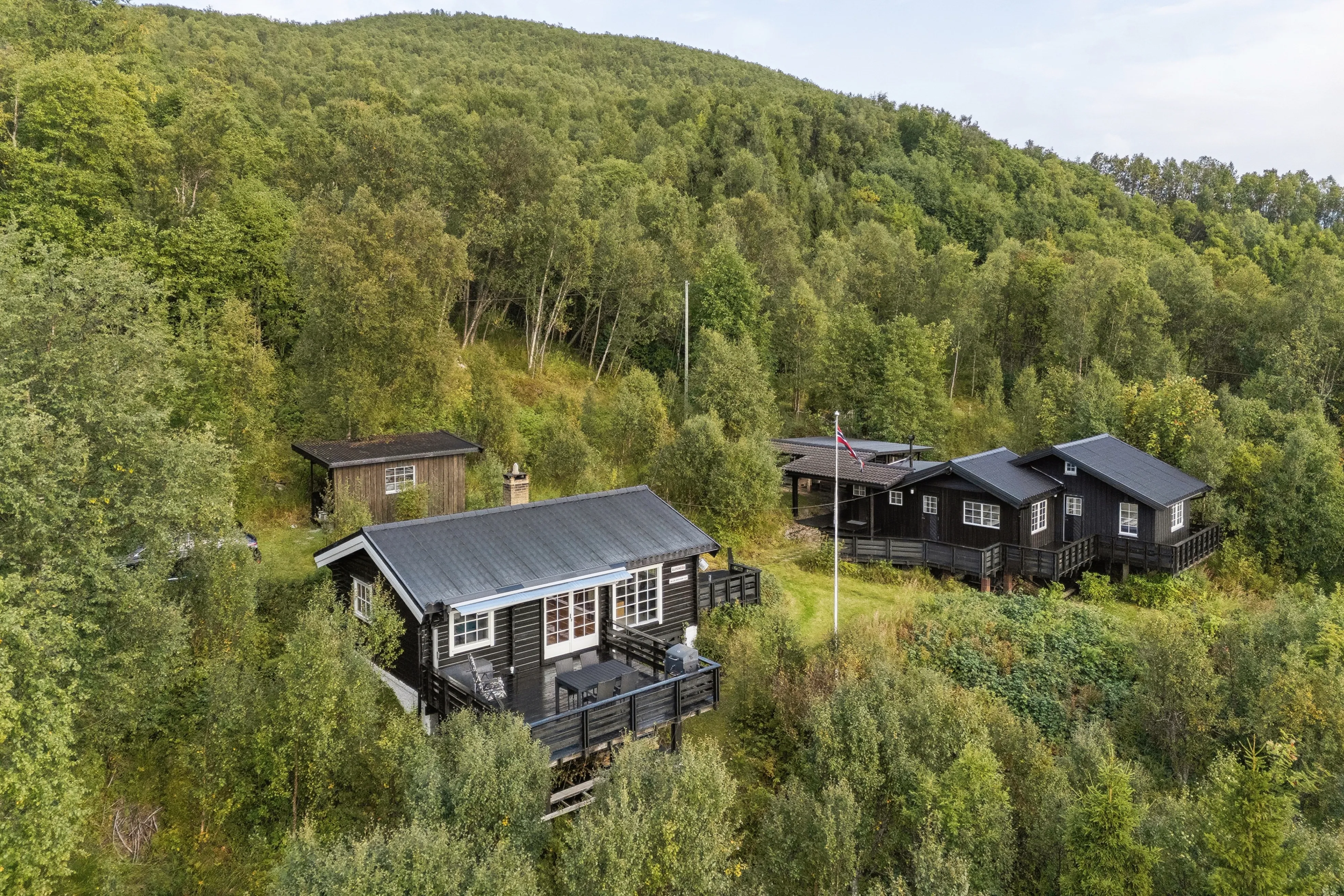 1960s Scandinavian House in Svensby with Sea Access and Spacious Grounds - Image 2