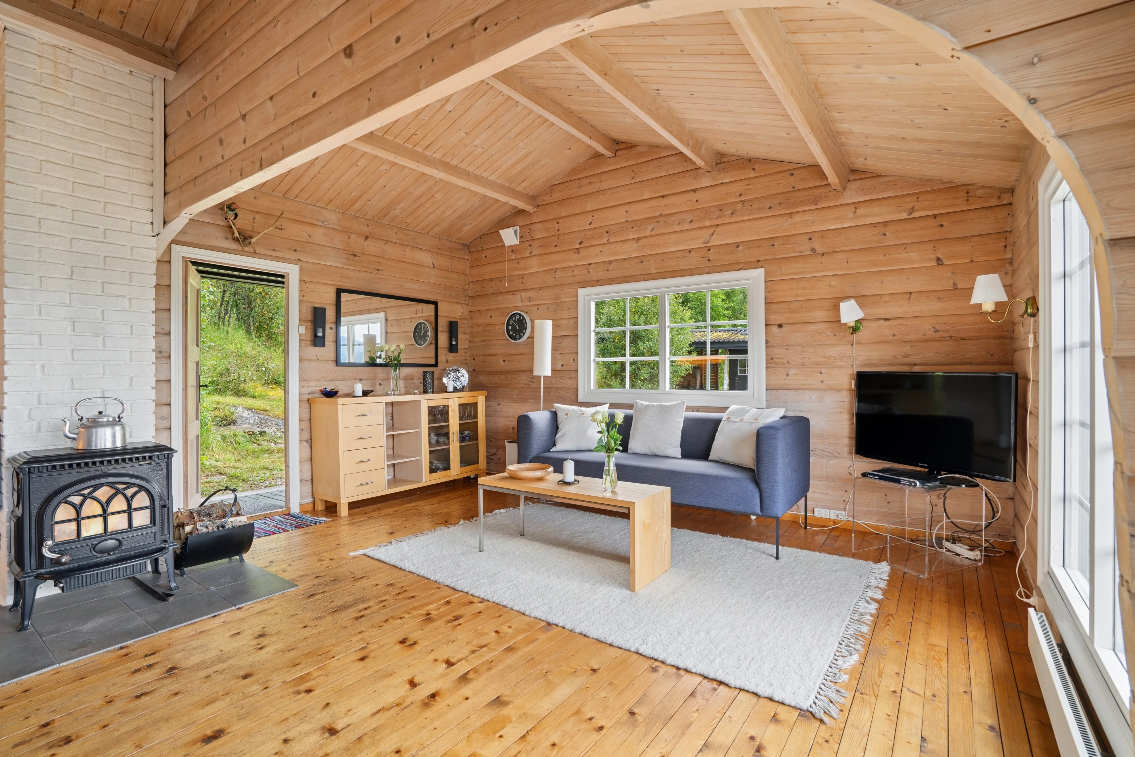1960s Scandinavian House in Svensby with Sea Access and Spacious Grounds - Image 4