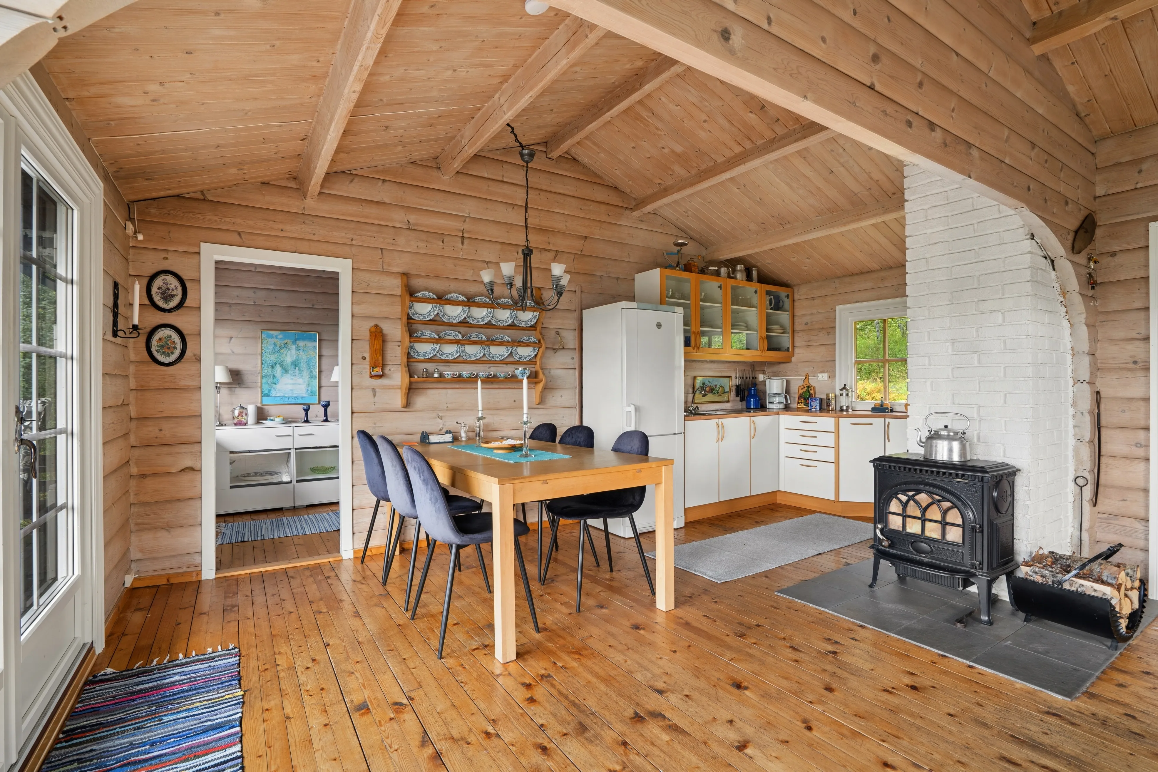 1960s Scandinavian House in Svensby with Sea Access and Spacious Grounds - View image 6 of 33