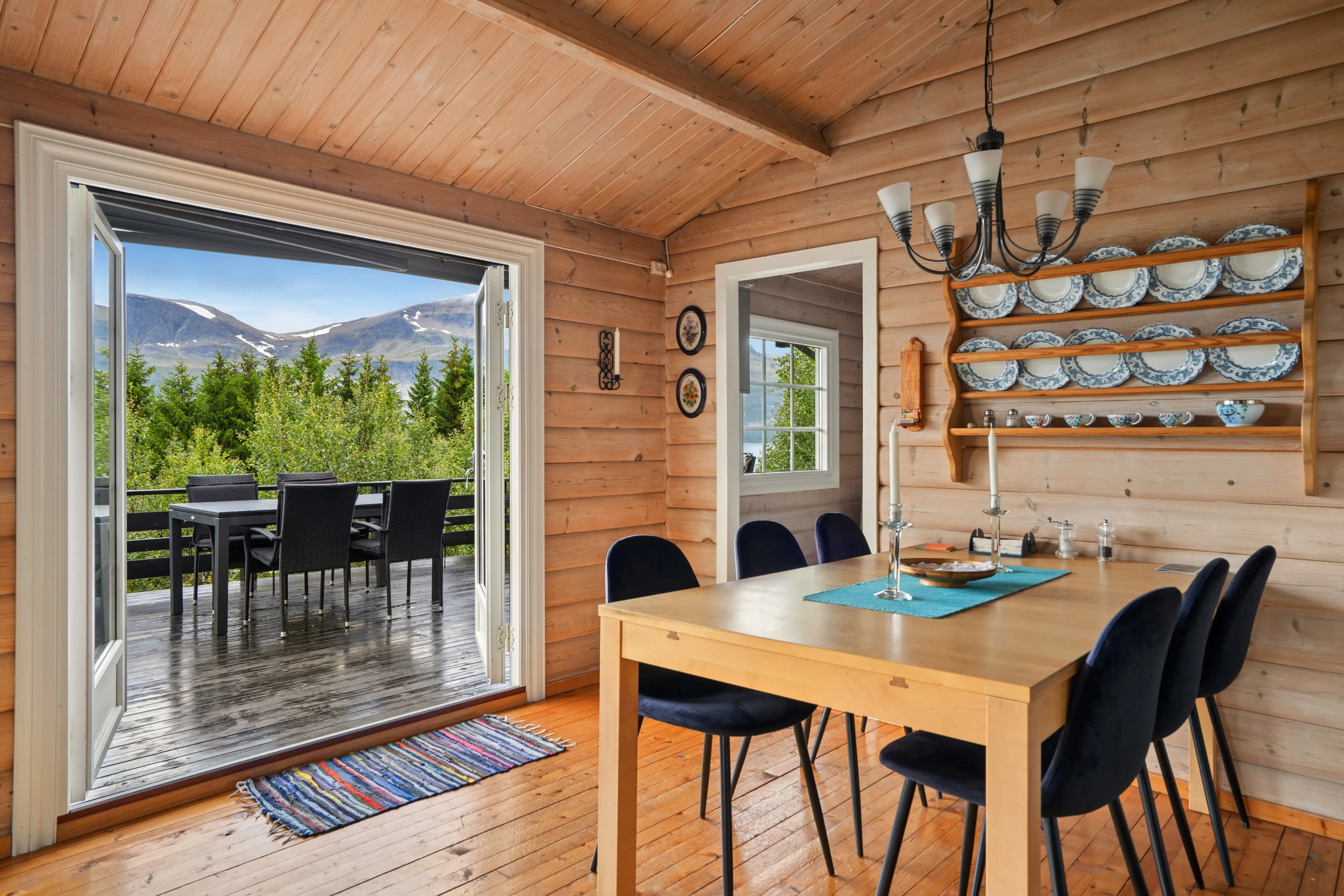 1960s Scandinavian House in Svensby with Sea Access and Spacious Grounds - View image 8 of 33