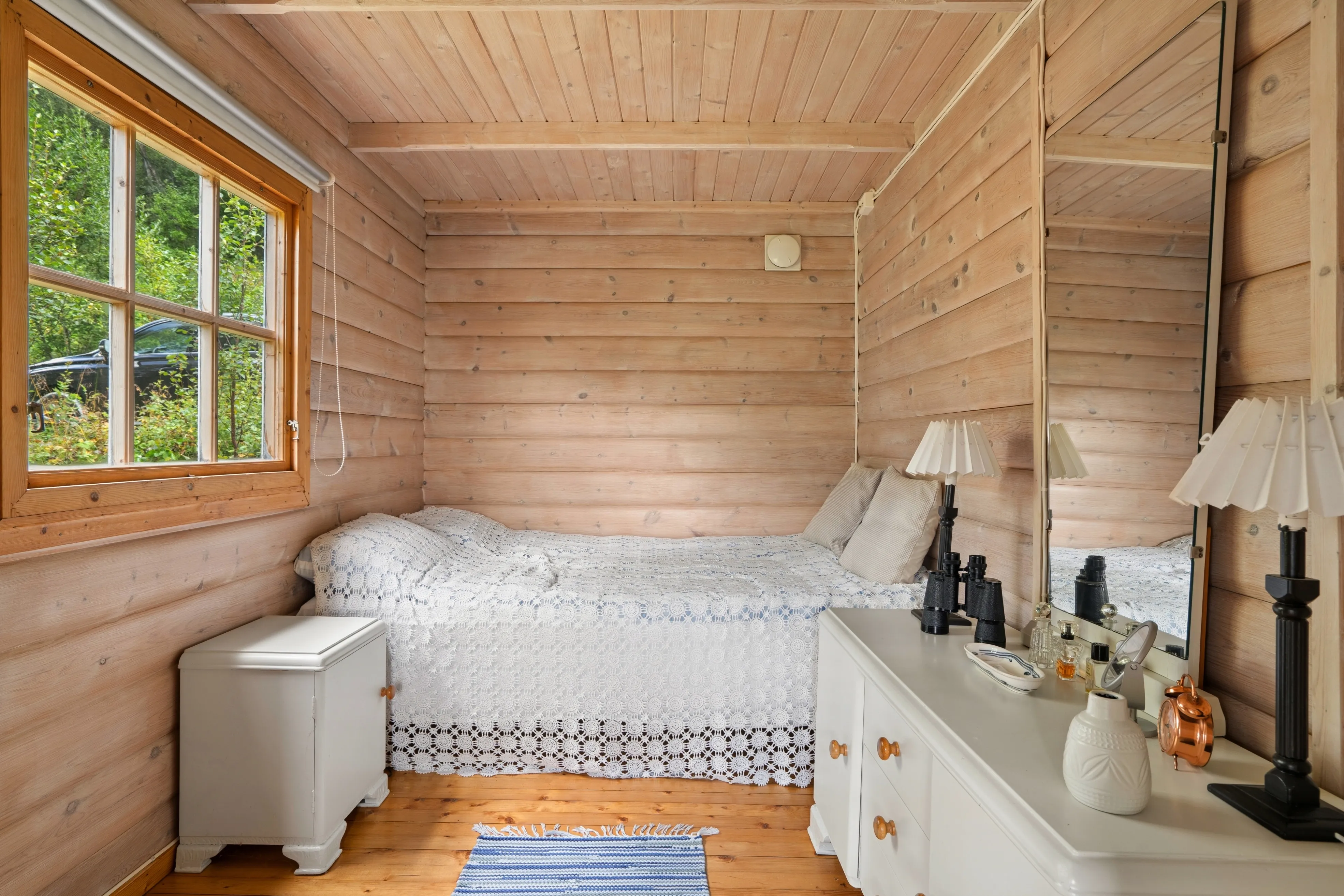 1960s Scandinavian House in Svensby with Sea Access and Spacious Grounds - View image 11 of 33