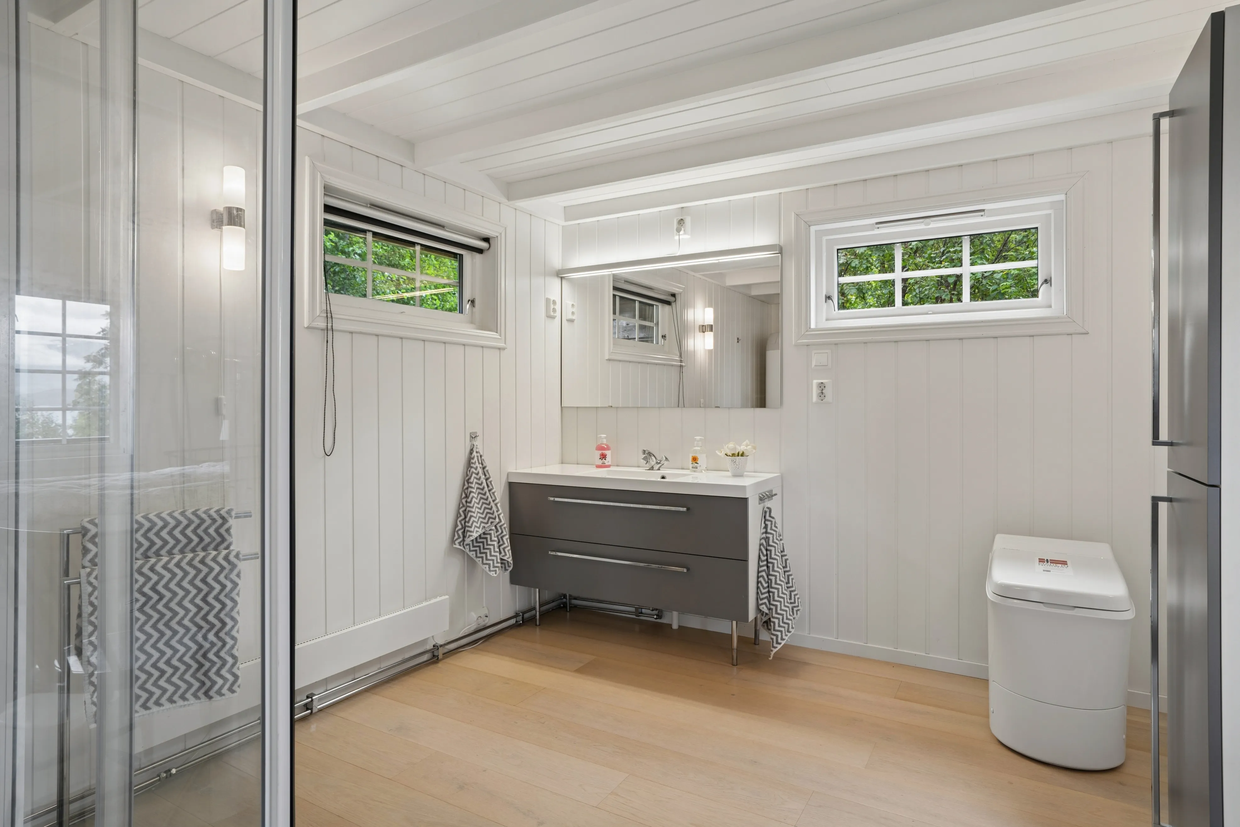 1960s Scandinavian House in Svensby with Sea Access and Spacious Grounds - View image 13 of 33