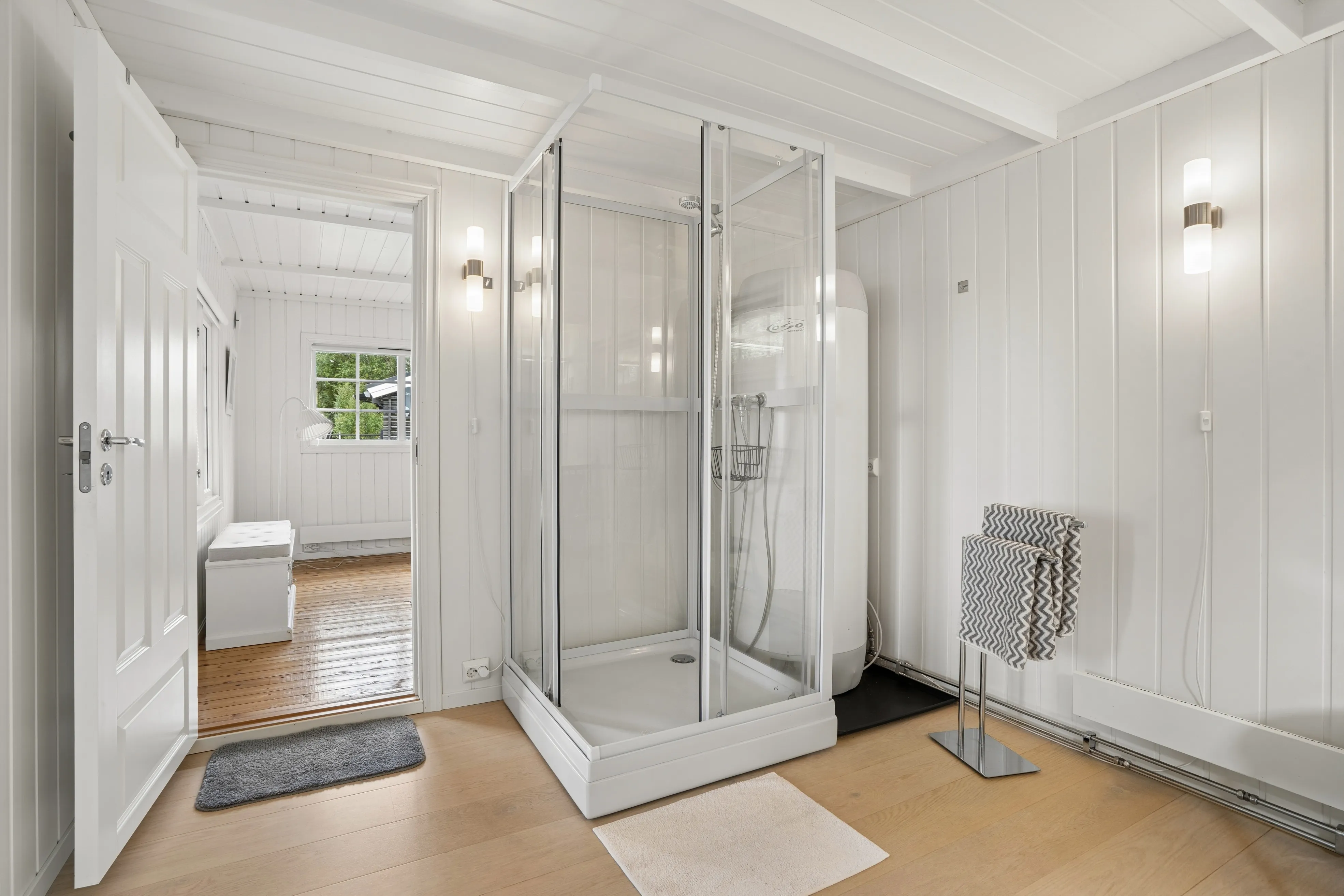 1960s Scandinavian House in Svensby with Sea Access and Spacious Grounds - View image 14 of 33