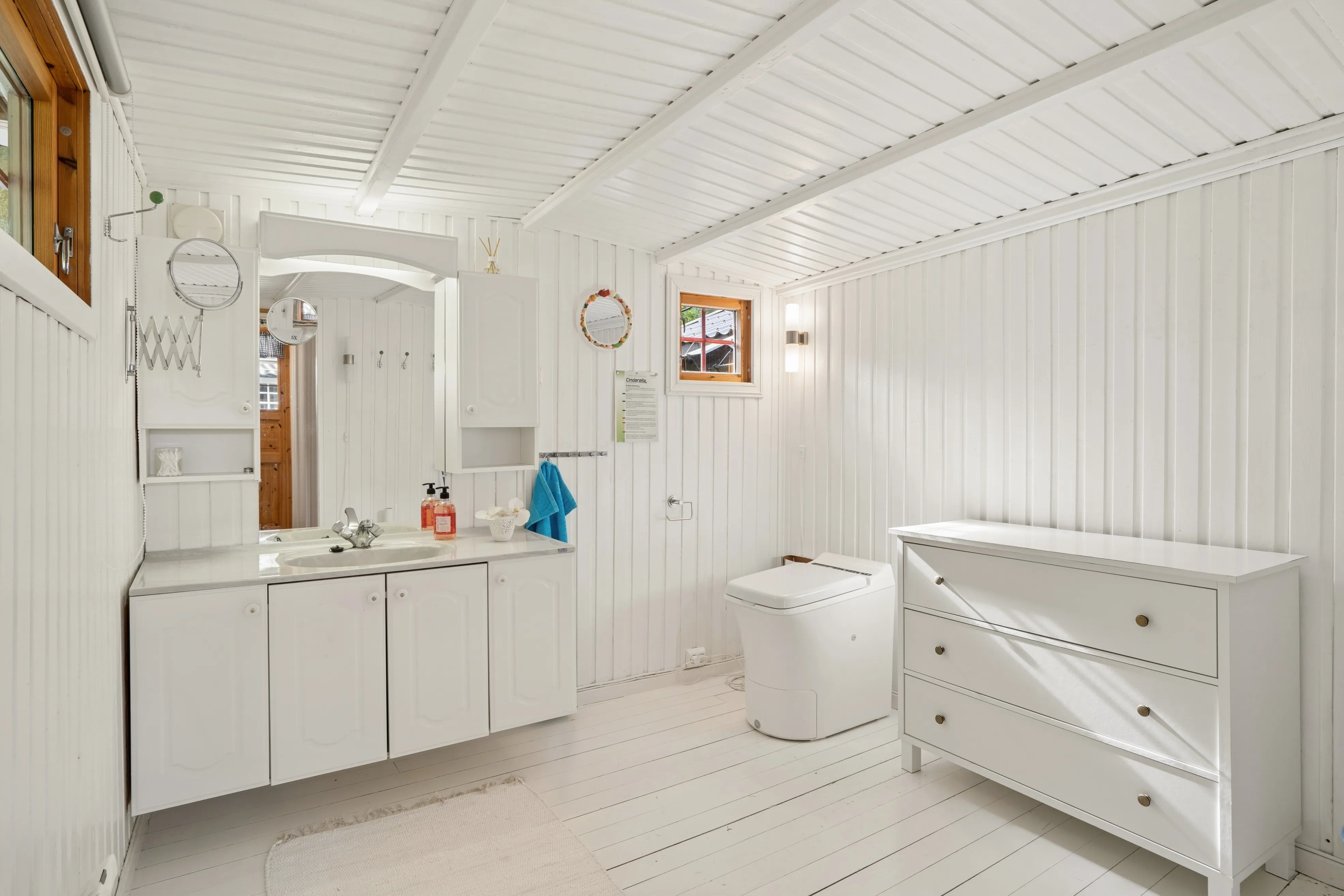 1960s Scandinavian House in Svensby with Sea Access and Spacious Grounds - View image 15 of 33