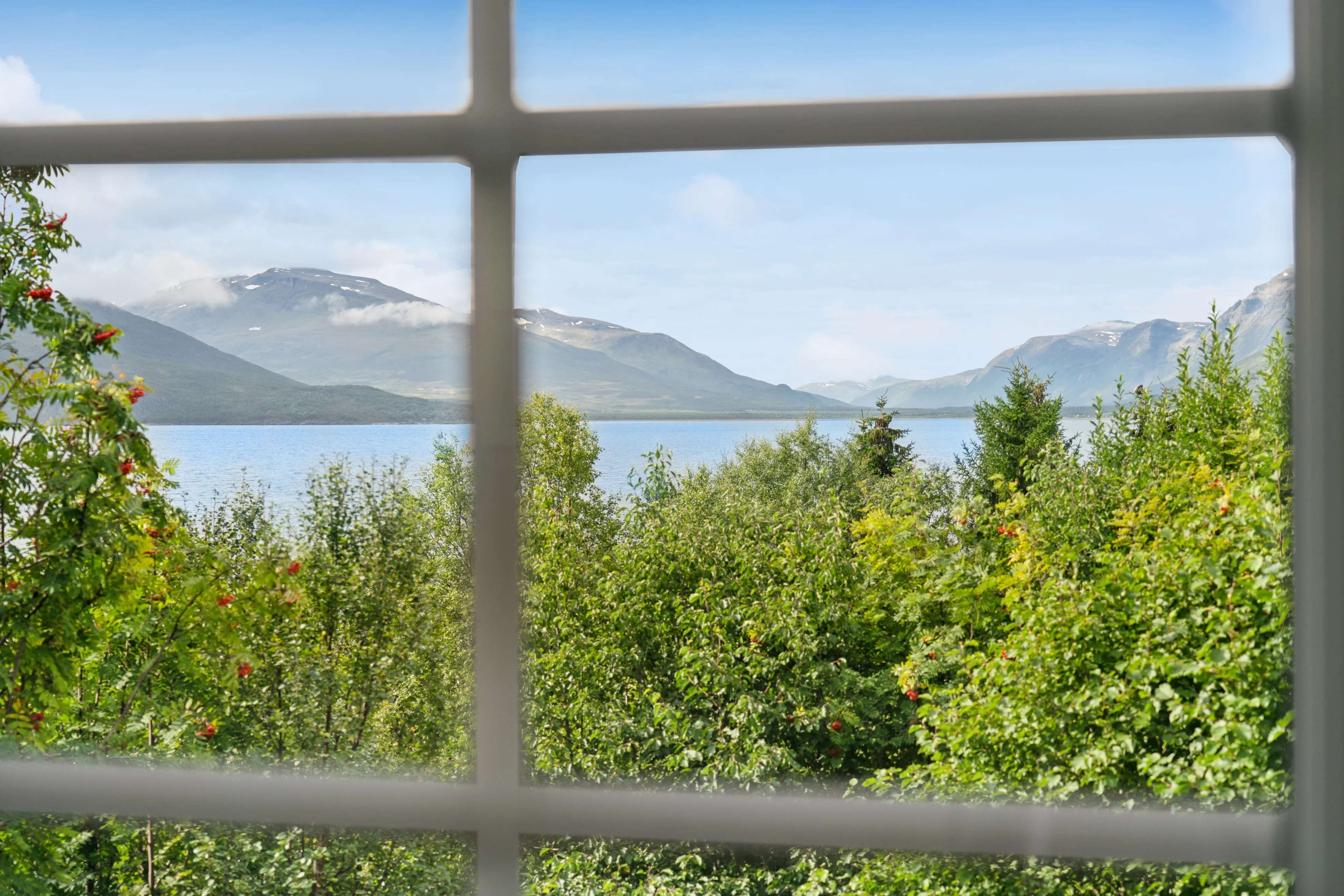 1960s Scandinavian House in Svensby with Sea Access and Spacious Grounds - View image 18 of 33
