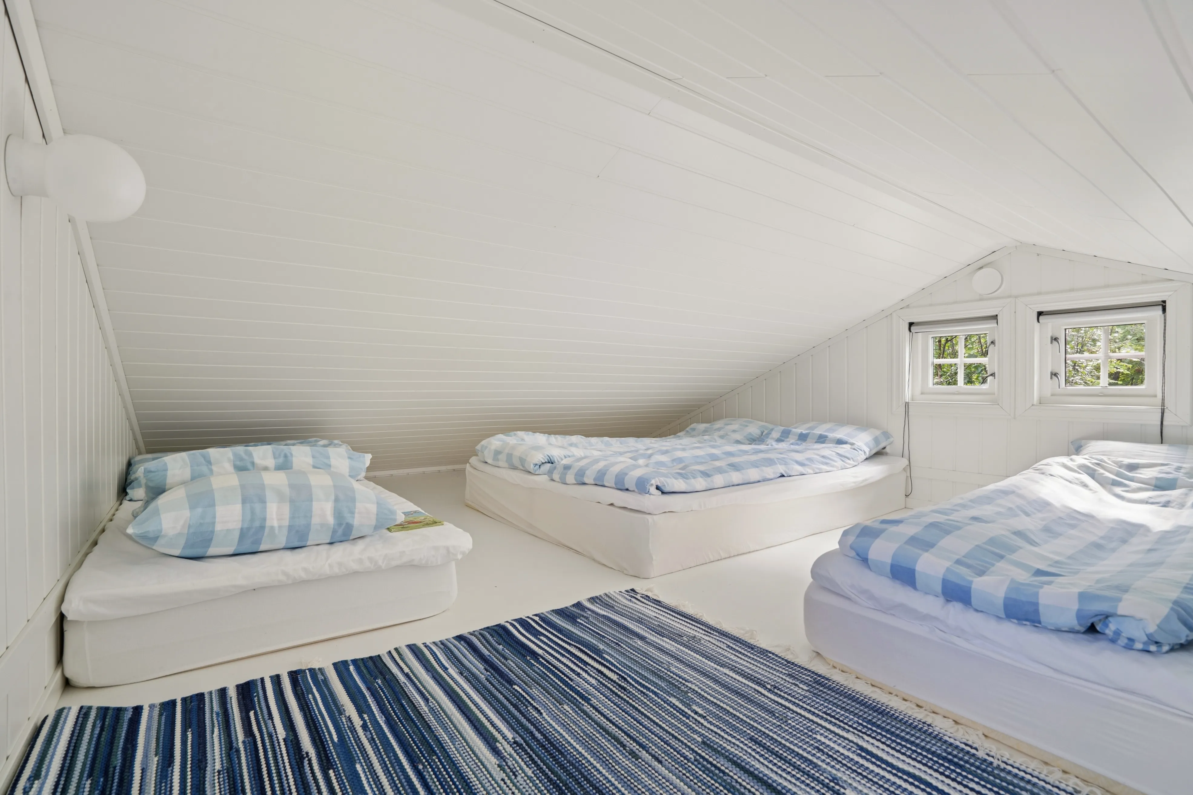 1960s Scandinavian House in Svensby with Sea Access and Spacious Grounds - View image 20 of 33
