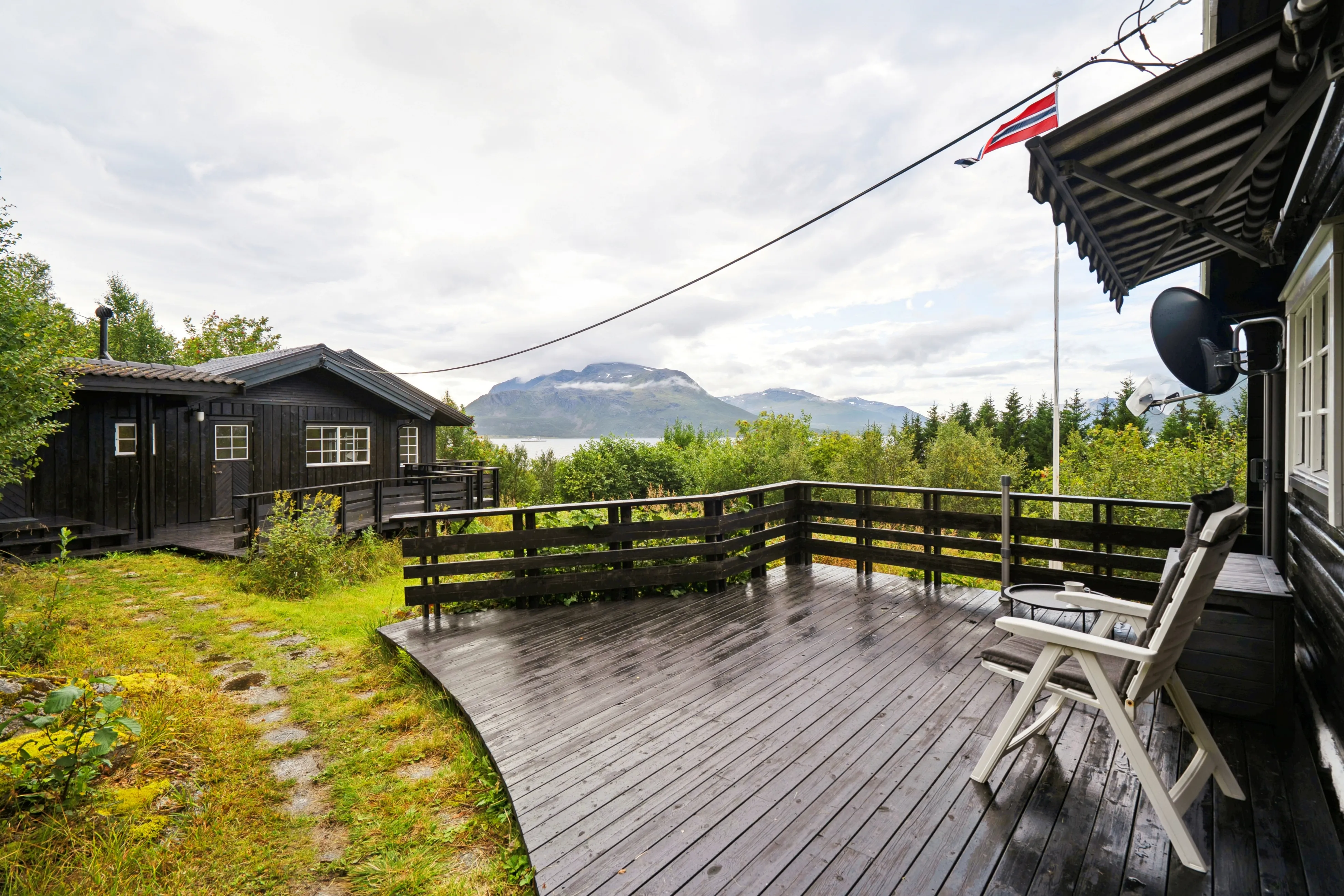 1960s Scandinavian House in Svensby with Sea Access and Spacious Grounds - View image 22 of 33